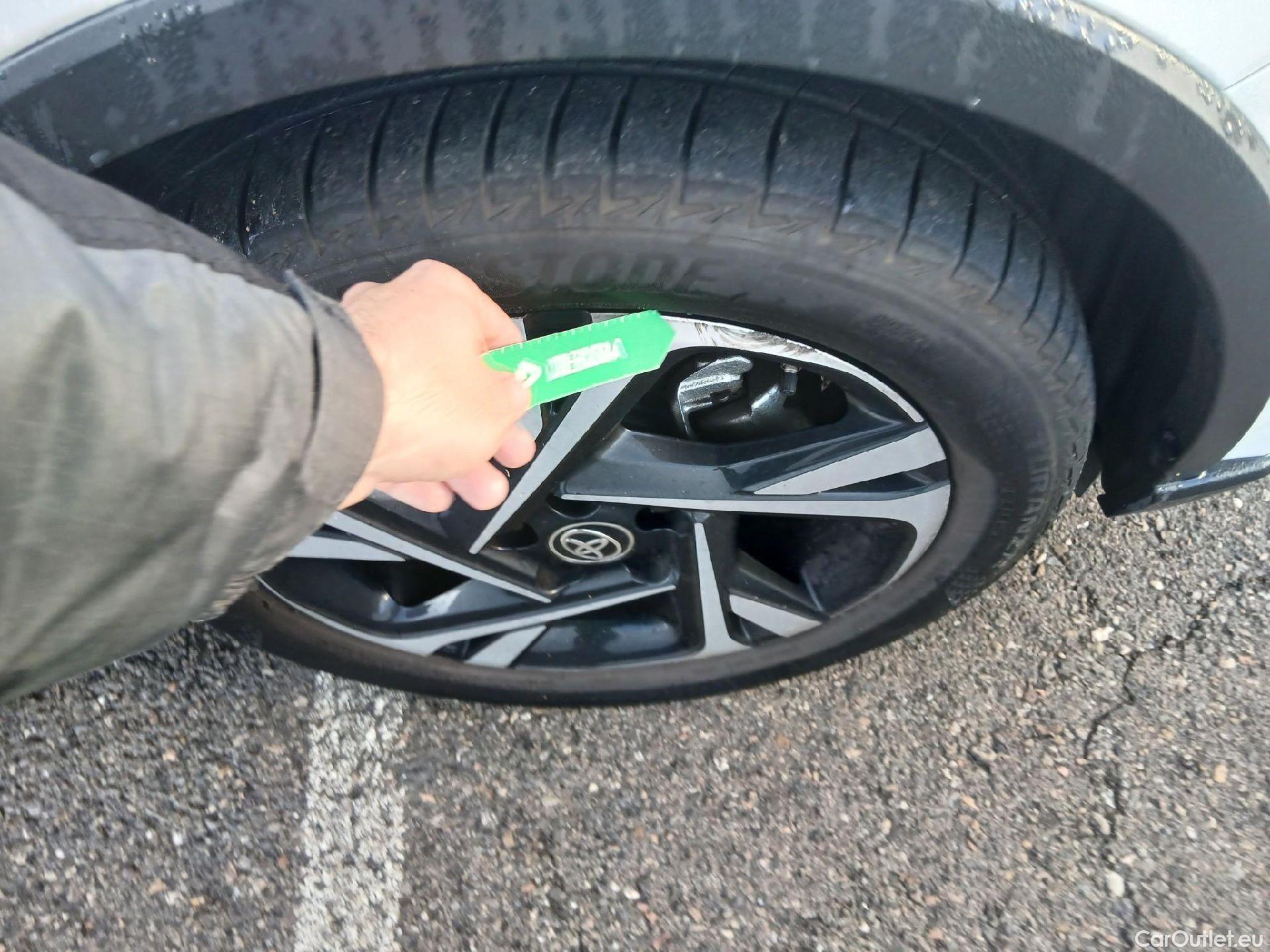  Toyota  C-HR TOYOTA  / 2019 / 5P / todoterreno 2.0 180H Advance #21