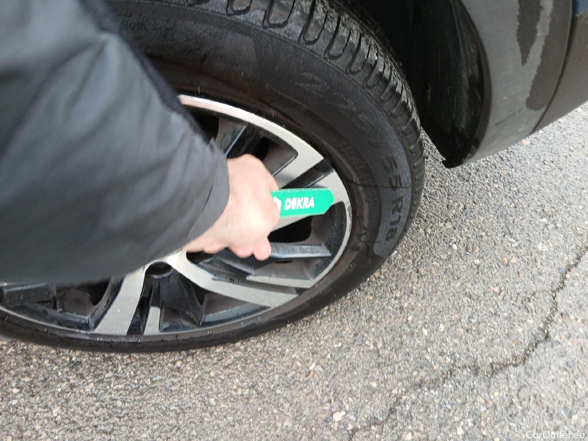  Peugeot  5008 PEUGEOT  / 2020 / 5P / todoterreno 2.0 BlueHDi 133kW S&S GT EAT8 #13