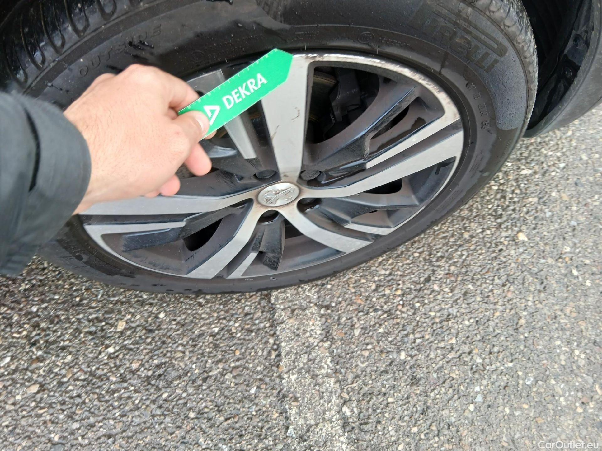  Peugeot  5008 PEUGEOT  / 2020 / 5P / todoterreno 2.0 BlueHDi 133kW S&S GT EAT8 #27