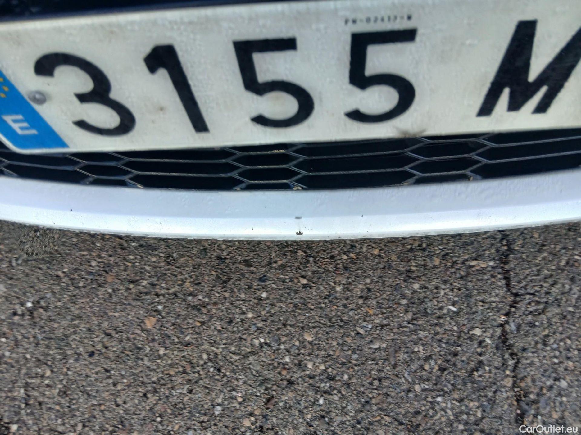  Toyota  C-HR TOYOTA  / 2019 / 5P / todoterreno 2.0 180H Advance #4