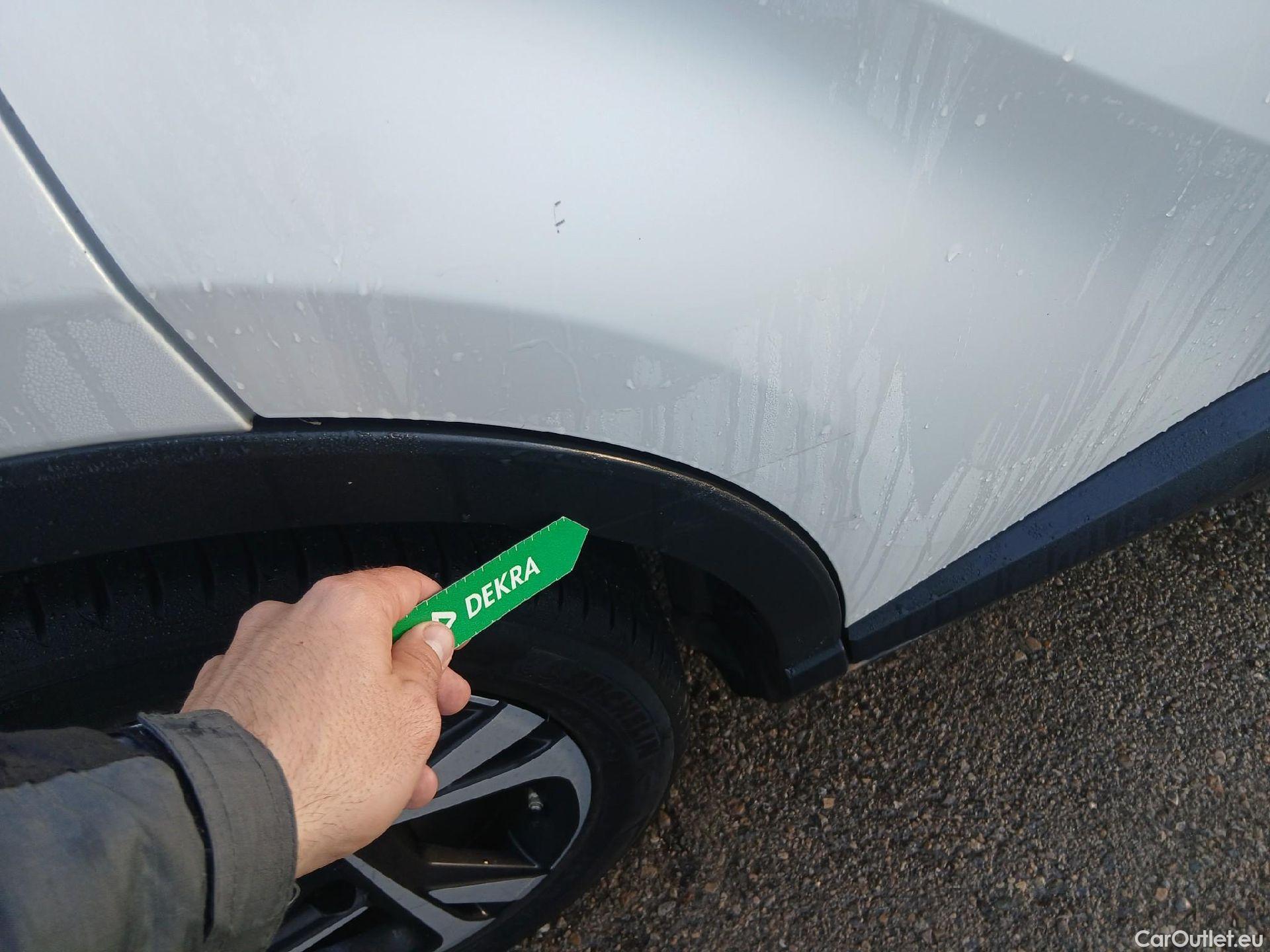  Toyota  C-HR TOYOTA  / 2019 / 5P / todoterreno 2.0 180H Advance #16