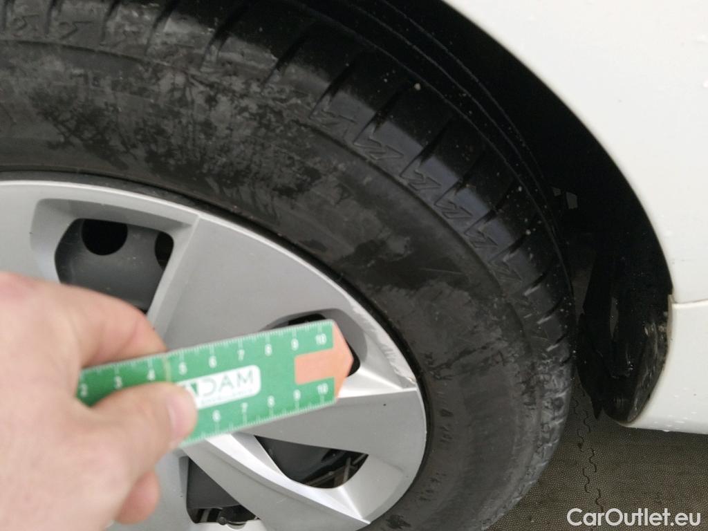  Renault  Zoe RENAULT  / 2019 / 5P / berlina con portón Life 80 kW R110 Bateria 40kWh #14