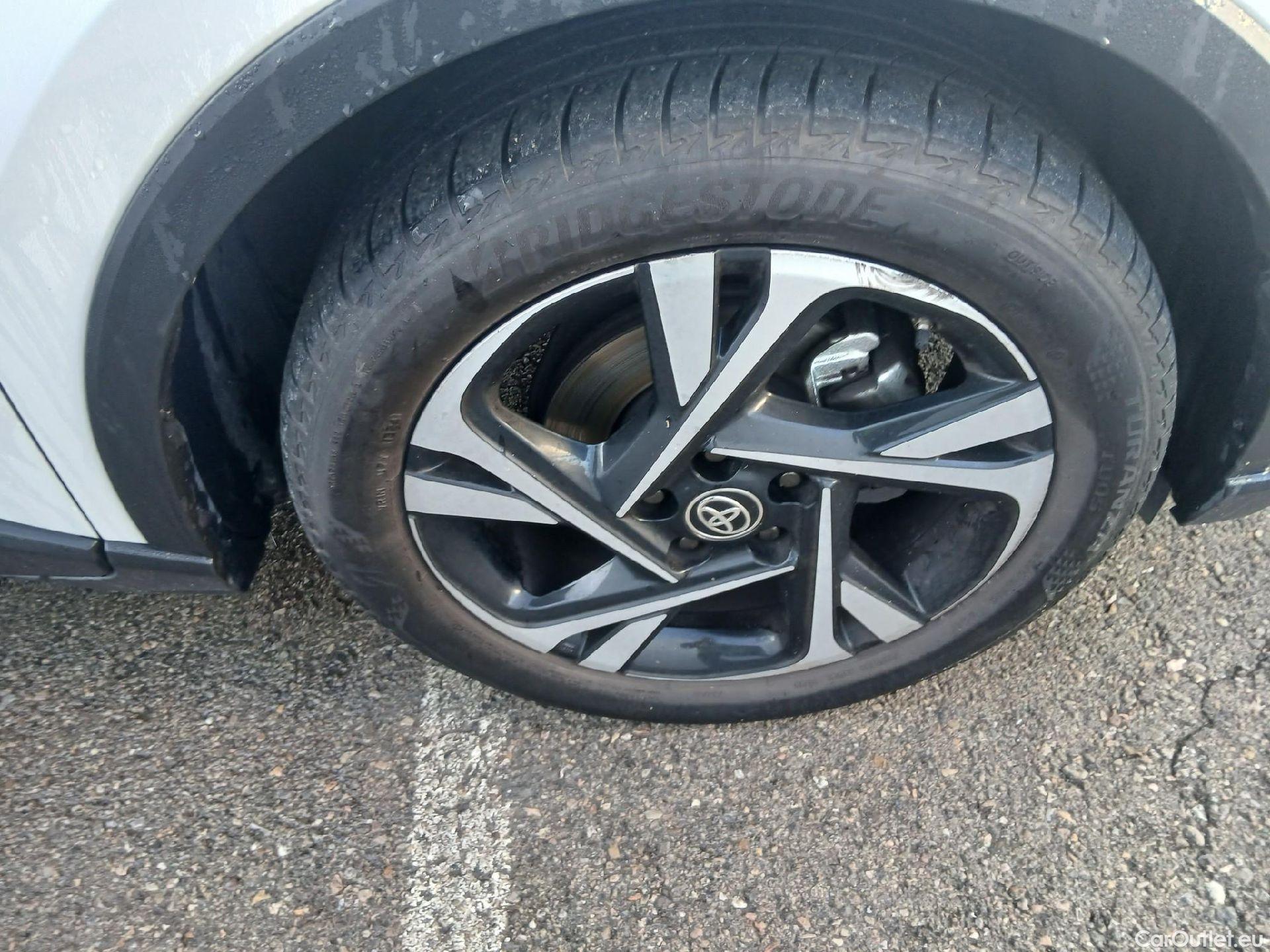  Toyota  C-HR TOYOTA  / 2019 / 5P / todoterreno 2.0 180H Advance #22