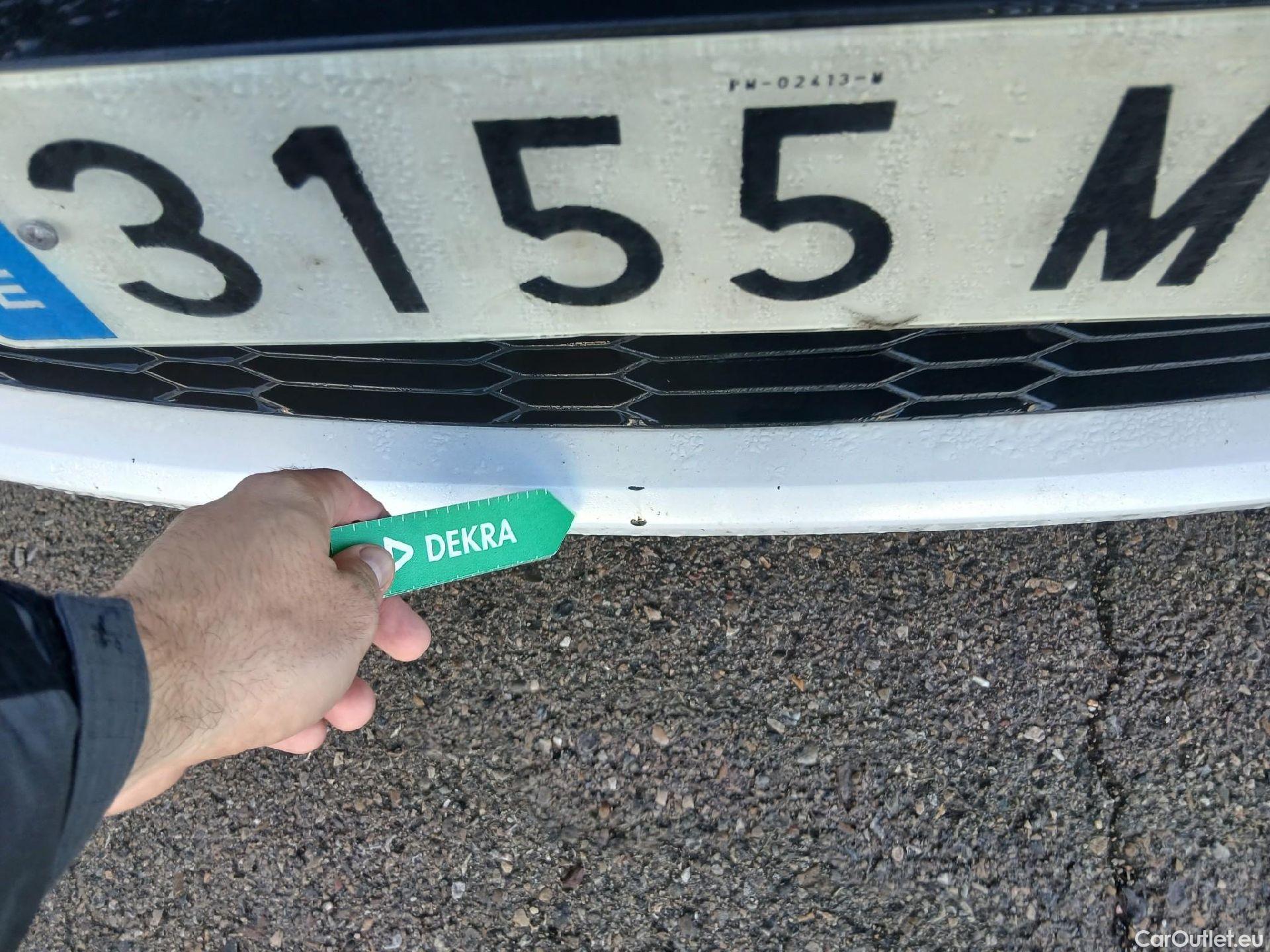  Toyota  C-HR TOYOTA  / 2019 / 5P / todoterreno 2.0 180H Advance #3