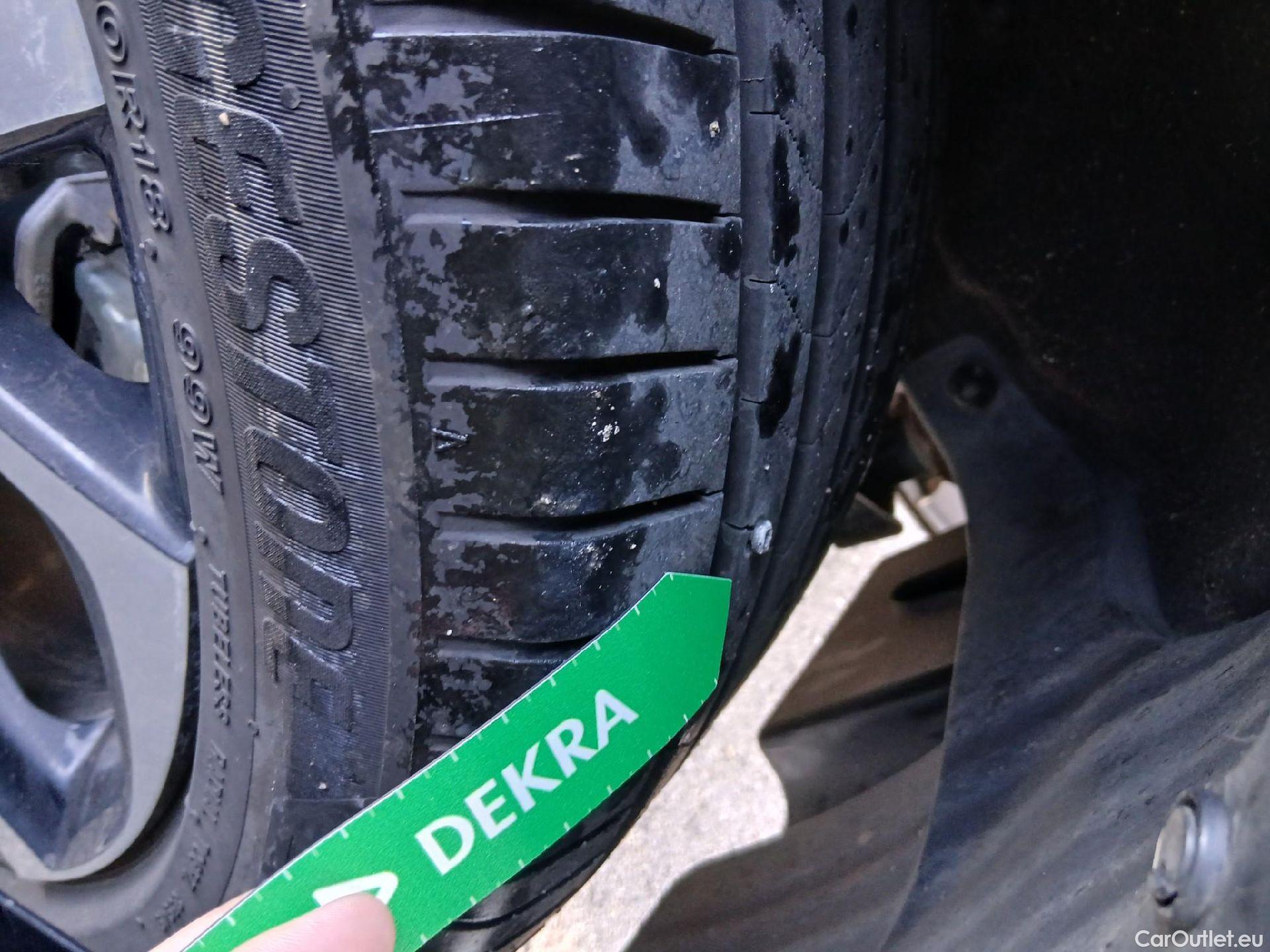  Toyota  C-HR TOYOTA  / 2019 / 5P / todoterreno 1.8 125H Advance #4