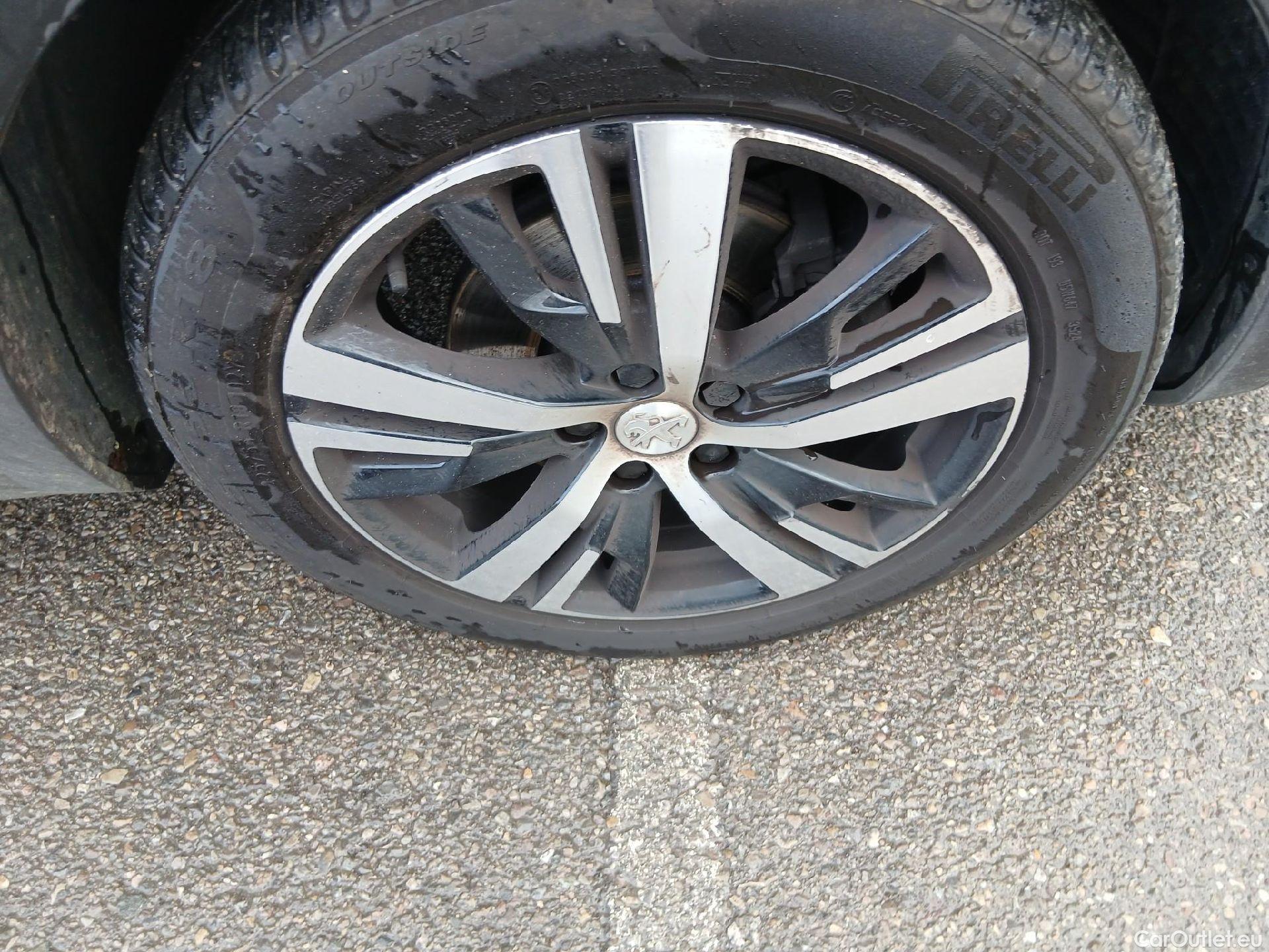  Peugeot  5008 PEUGEOT  / 2020 / 5P / todoterreno 2.0 BlueHDi 133kW S&S GT EAT8 #28