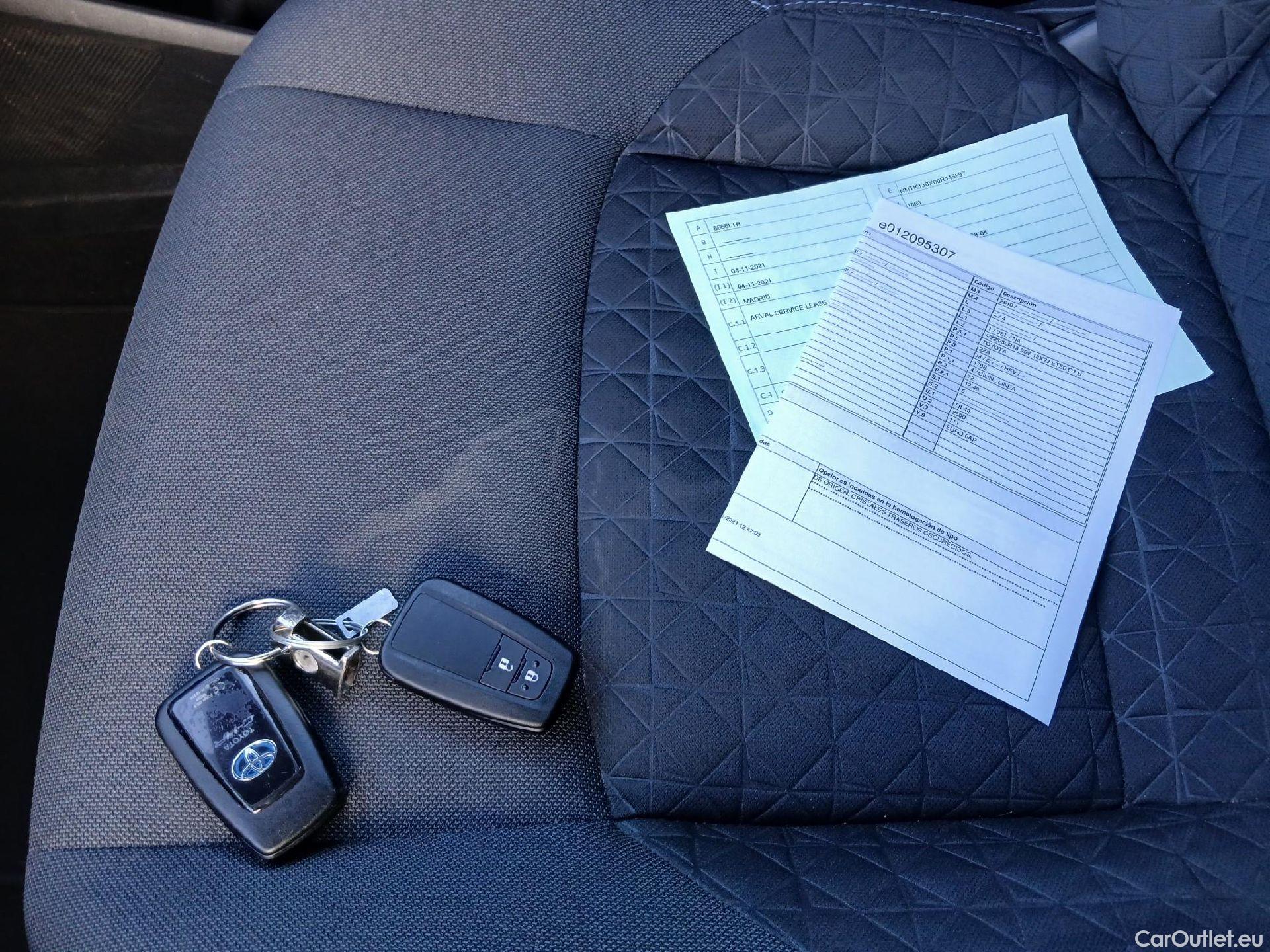  Toyota  C-HR TOYOTA  / 2019 / 5P / todoterreno 1.8 125H Advance #1