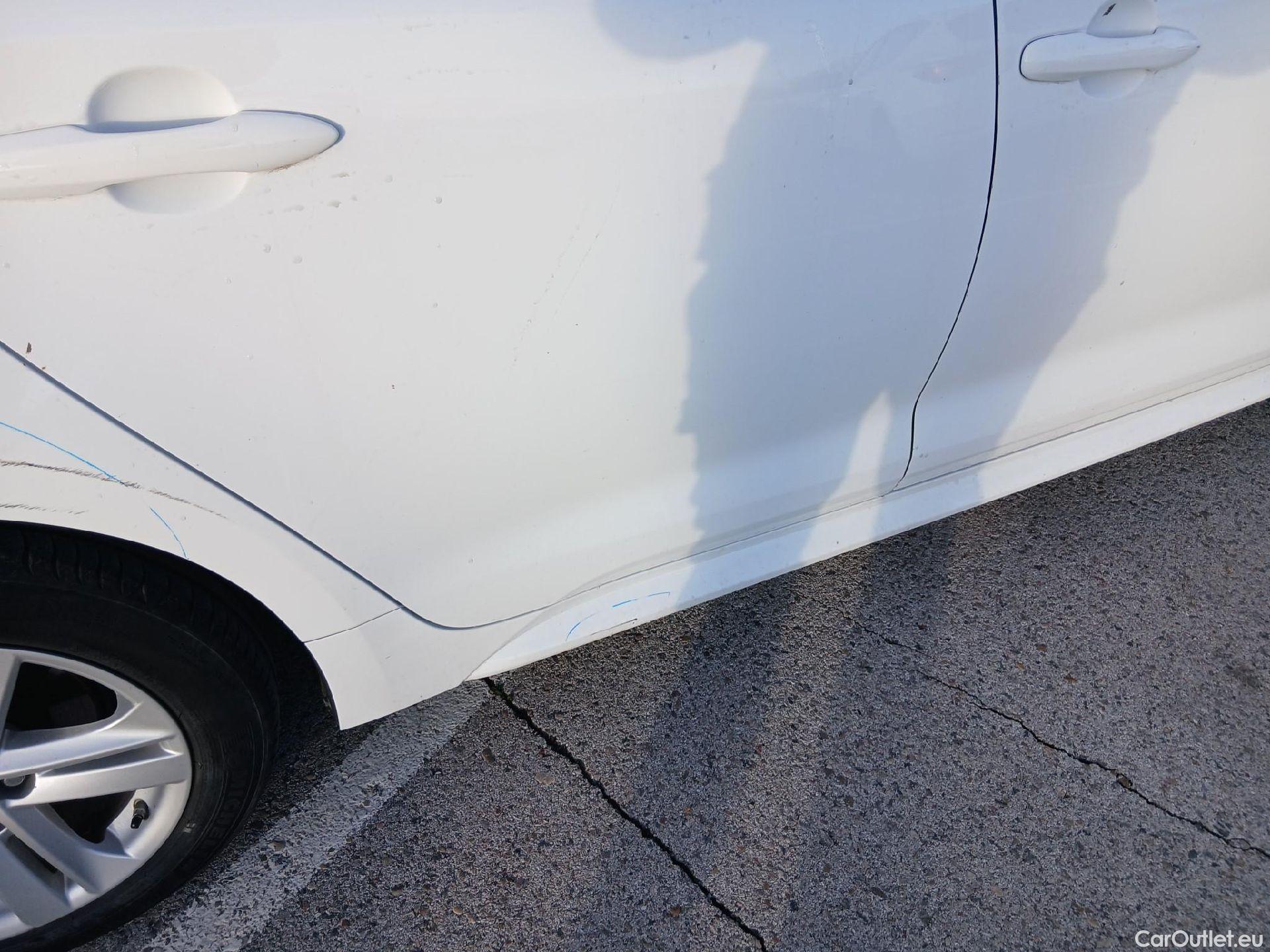  Toyota  Corolla TOYOTA  / 2019 / 5P / familiar 1.8 125H ACTIVE TECH E-CVT TOU SPORT #24