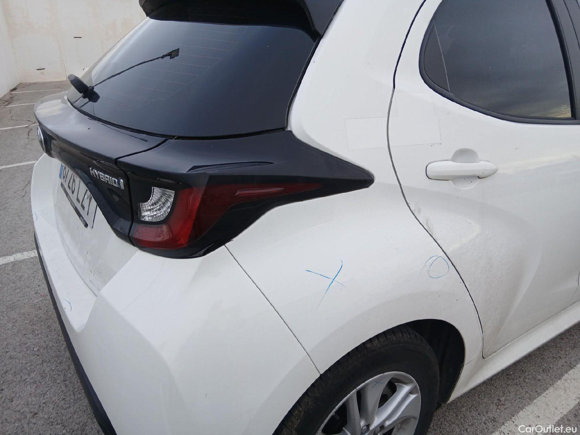  Toyota  Yaris TOYOTA  / 2020 / 5P / berlina con portón 1.5 120H Business Plus #15