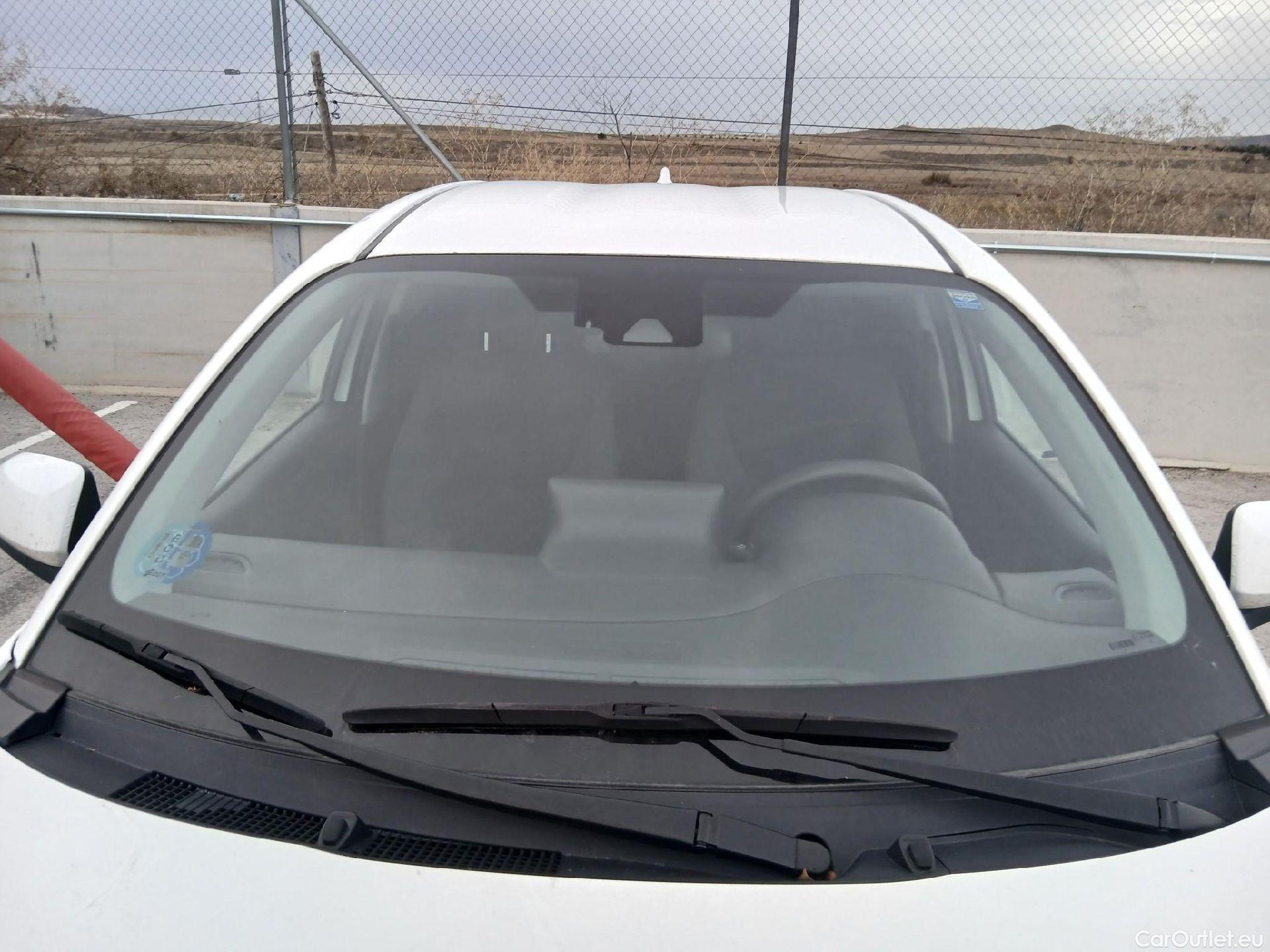  Toyota  Yaris TOYOTA  / 2020 / 5P / berlina con portón 1.5 120H Business Plus #1