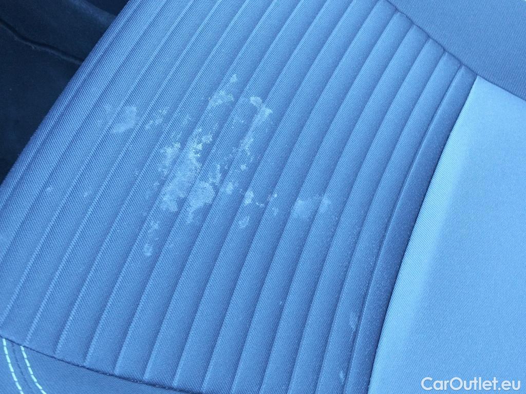  Toyota  Yaris TOYOTA  / 2017 / 5P / berlina con portón 1.5 100H Active #2