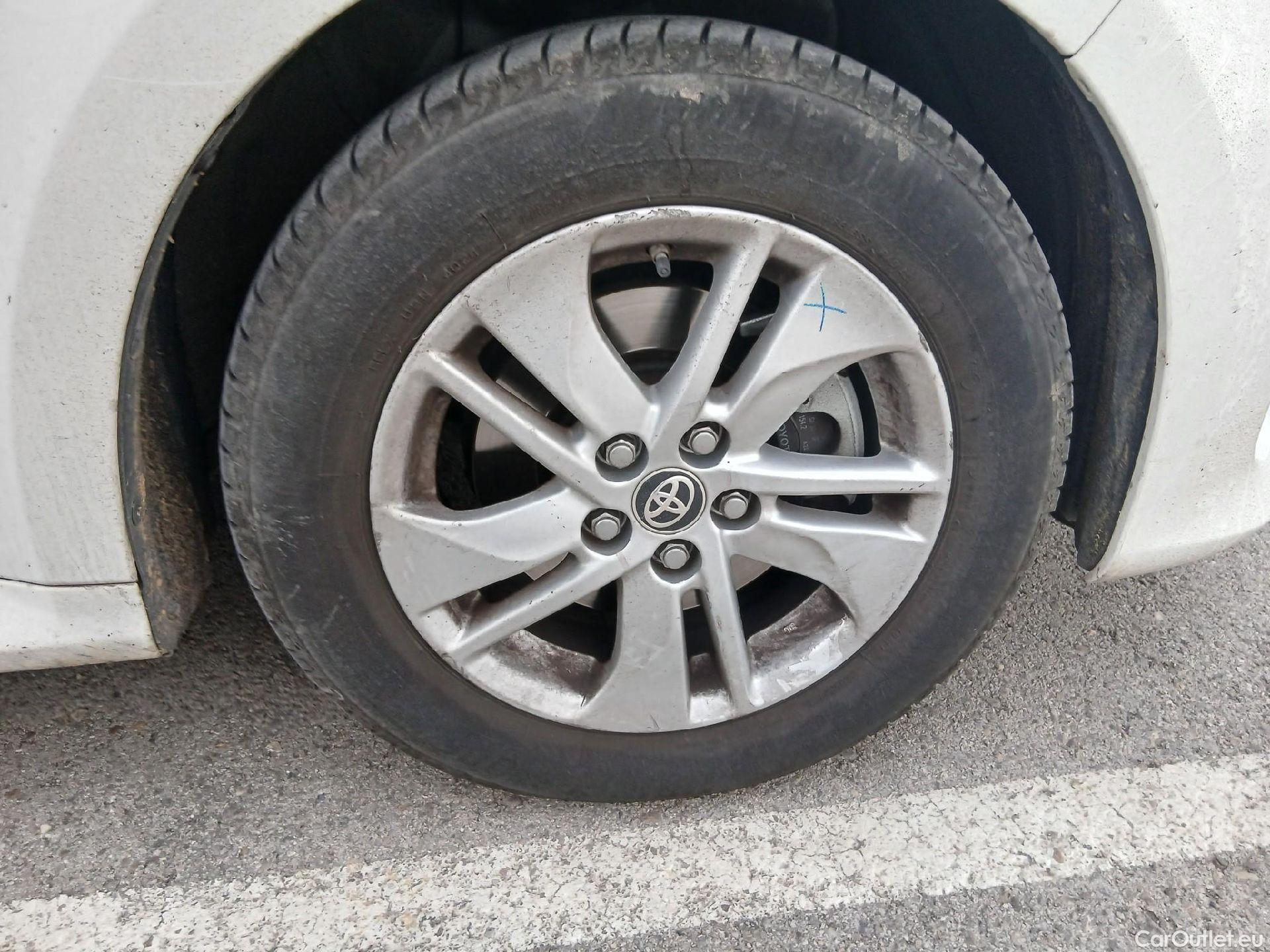  Toyota  Yaris TOYOTA  / 2020 / 5P / berlina con portón 1.5 120H Business Plus #20