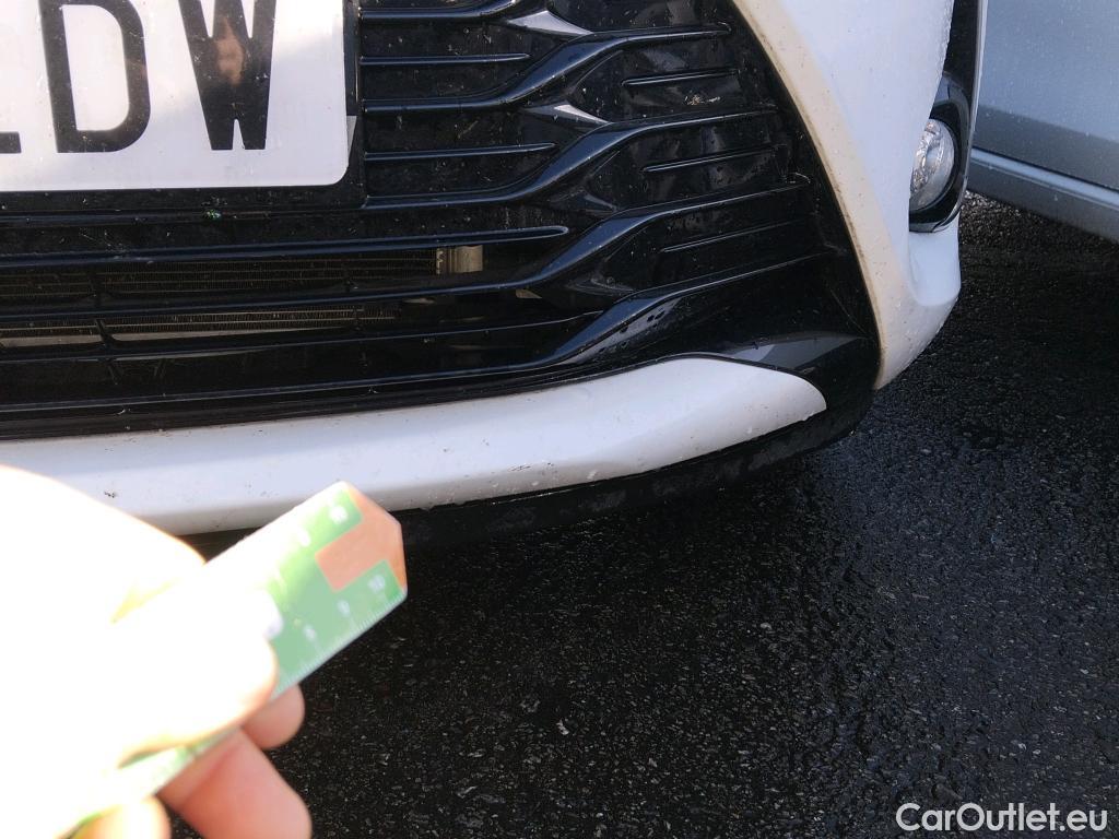  Toyota  Yaris TOYOTA  / 2017 / 5P / berlina con portón 1.5 100H Active #8