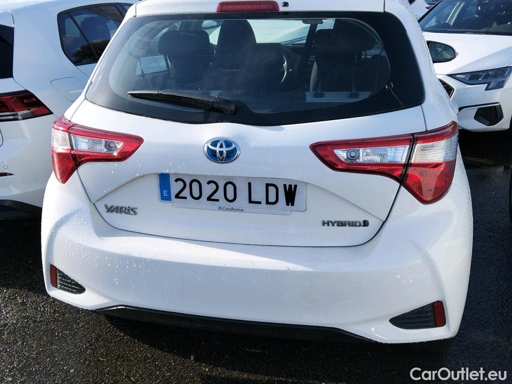  Toyota  Yaris TOYOTA  / 2017 / 5P / berlina con portón 1.5 100H Active #10