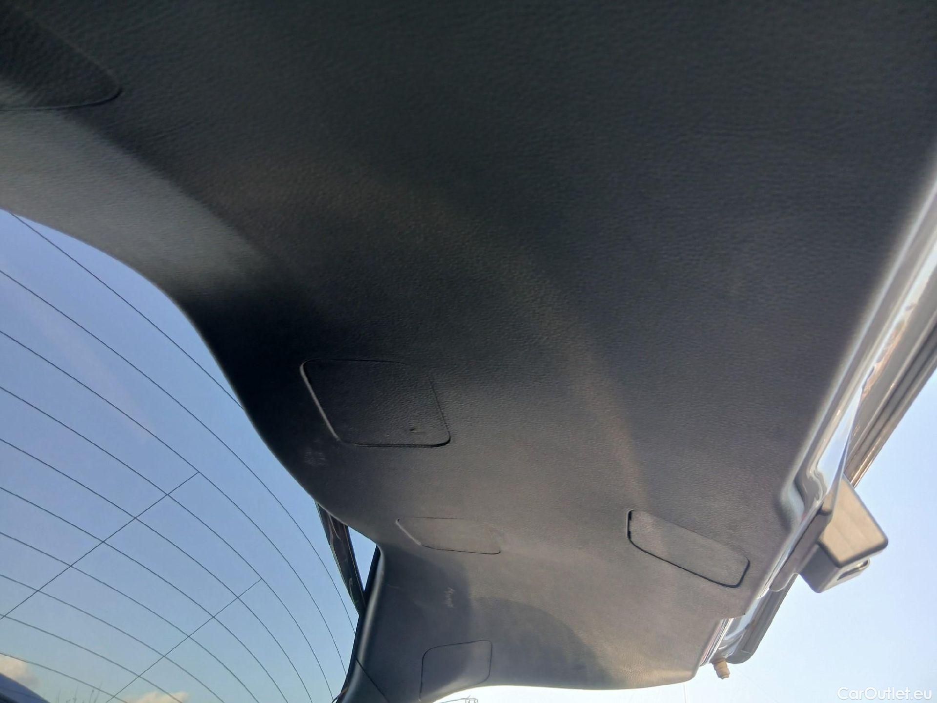  Toyota  C-HR TOYOTA  / 2019 / 5P / todoterreno 1.8 125H Advance #8