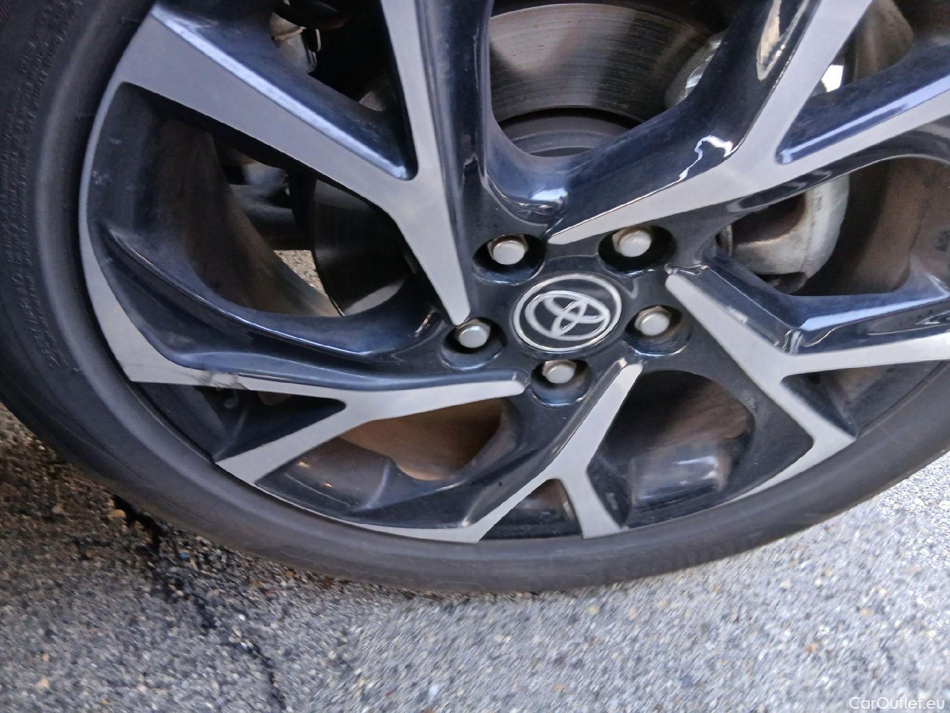  Toyota  C-HR TOYOTA  / 2019 / 5P / todoterreno 1.8 125H Advance #13