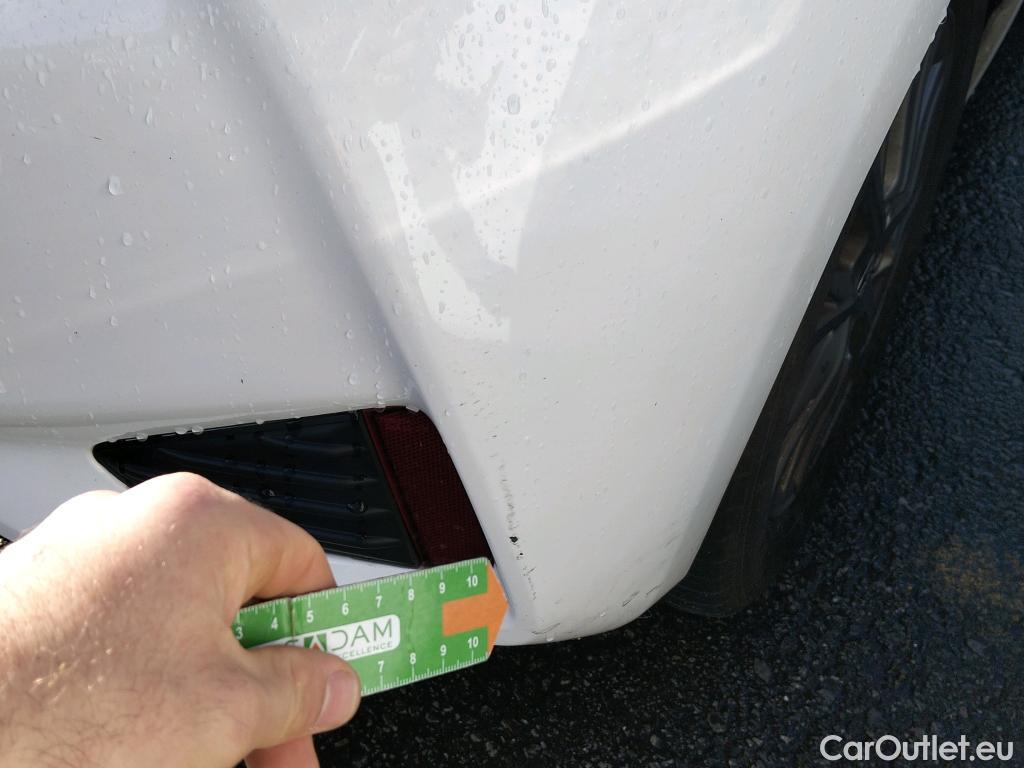  Toyota  Yaris TOYOTA  / 2017 / 5P / berlina con portón 1.5 100H Active #6