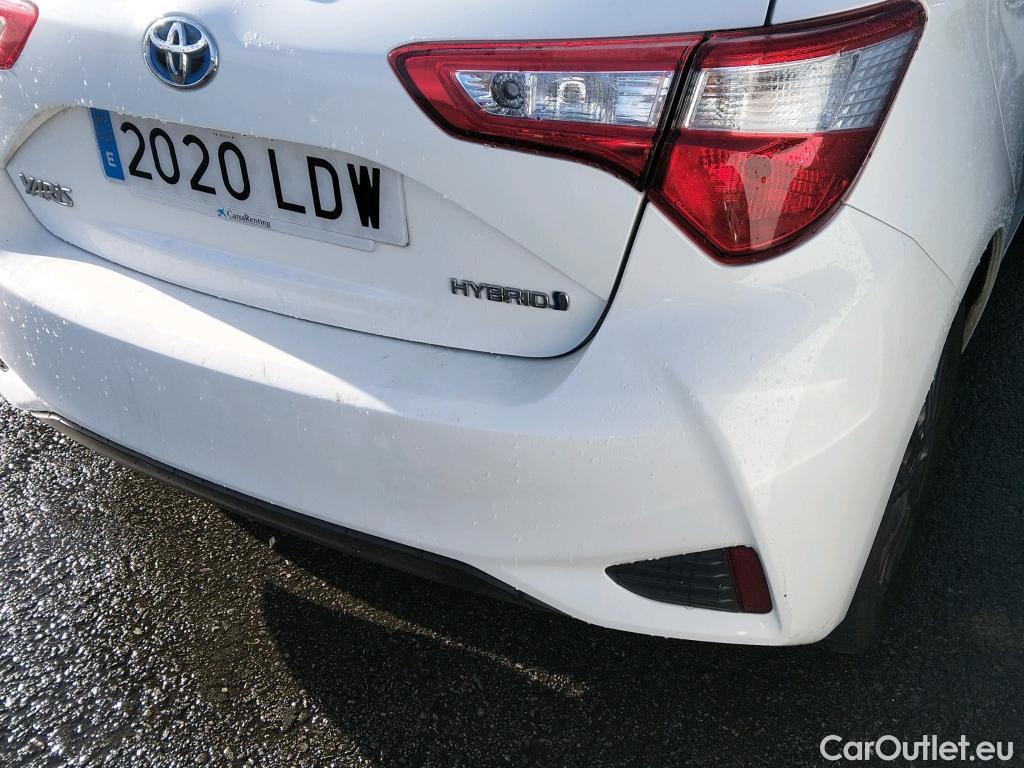  Toyota  Yaris TOYOTA  / 2017 / 5P / berlina con portón 1.5 100H Active #5