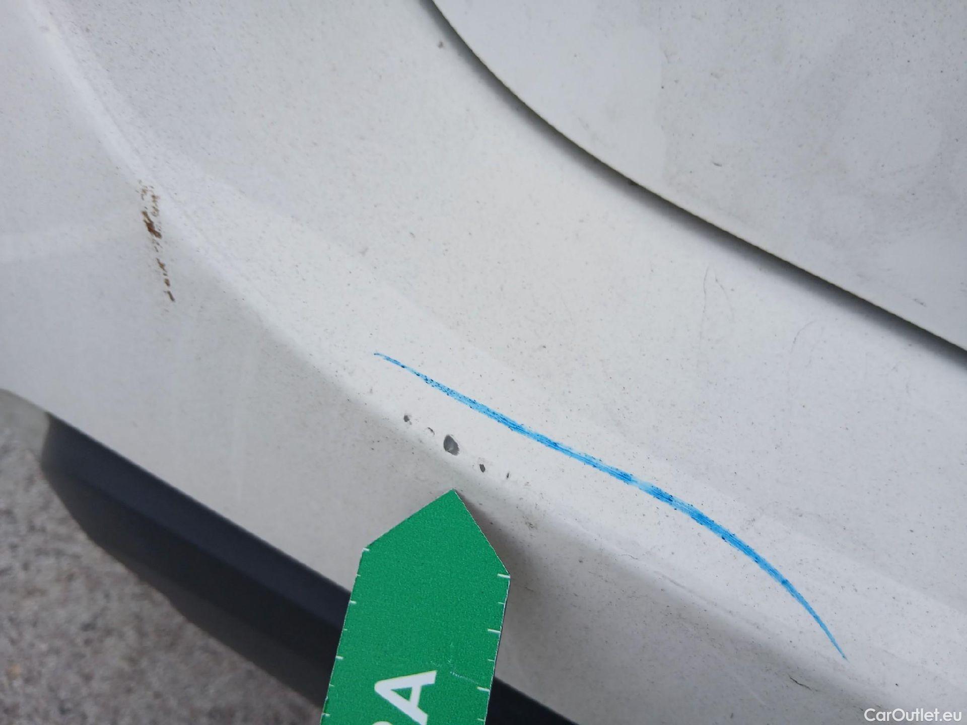  Toyota  Yaris TOYOTA  / 2020 / 5P / berlina con portón 1.5 120H Business Plus #9