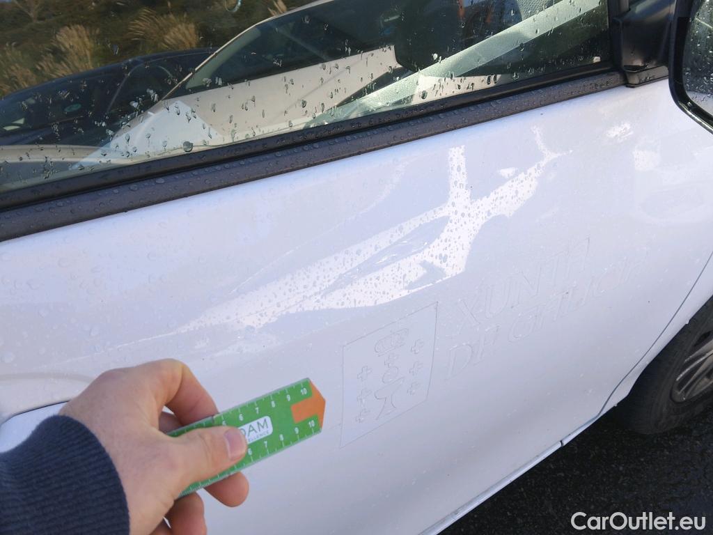  Toyota  Yaris TOYOTA  / 2017 / 5P / berlina con portón 1.5 100H Active #4