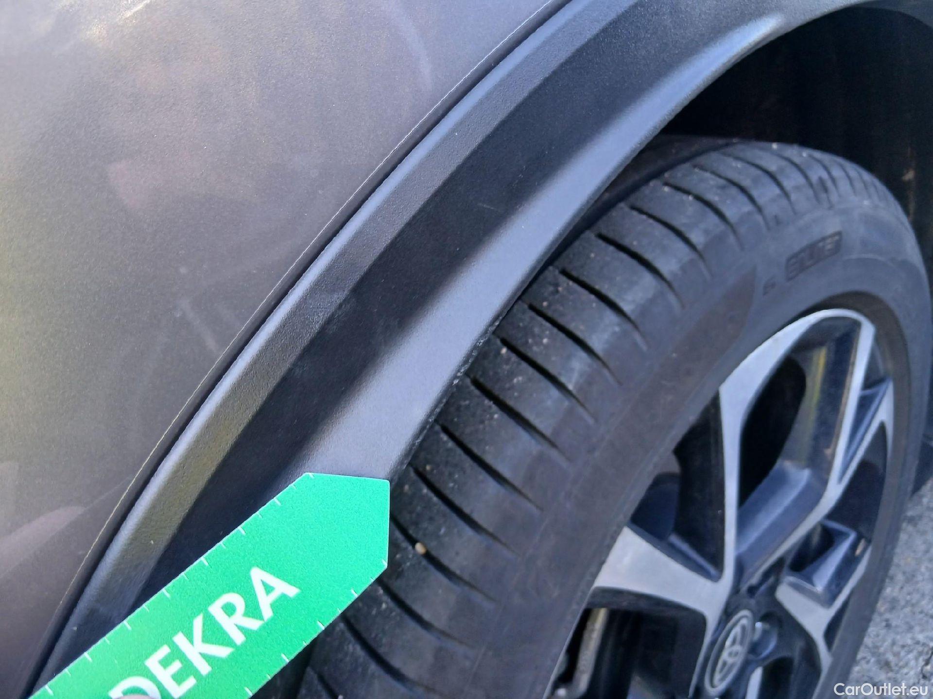  Toyota  C-HR TOYOTA  / 2019 / 5P / todoterreno 1.8 125H Advance #29