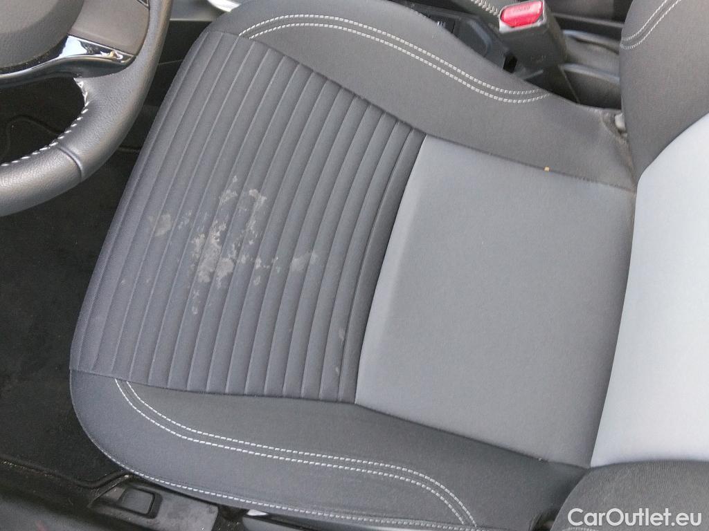  Toyota  Yaris TOYOTA  / 2017 / 5P / berlina con portón 1.5 100H Active #1