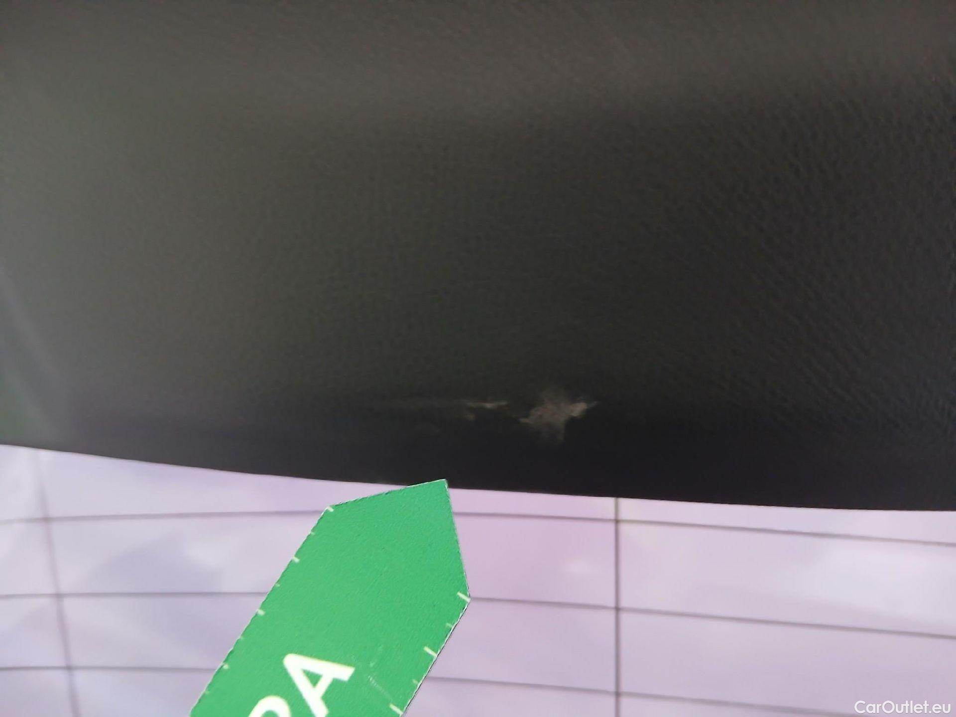  Toyota  Yaris TOYOTA  / 2020 / 5P / berlina con portón 1.5 120H Business Plus #24