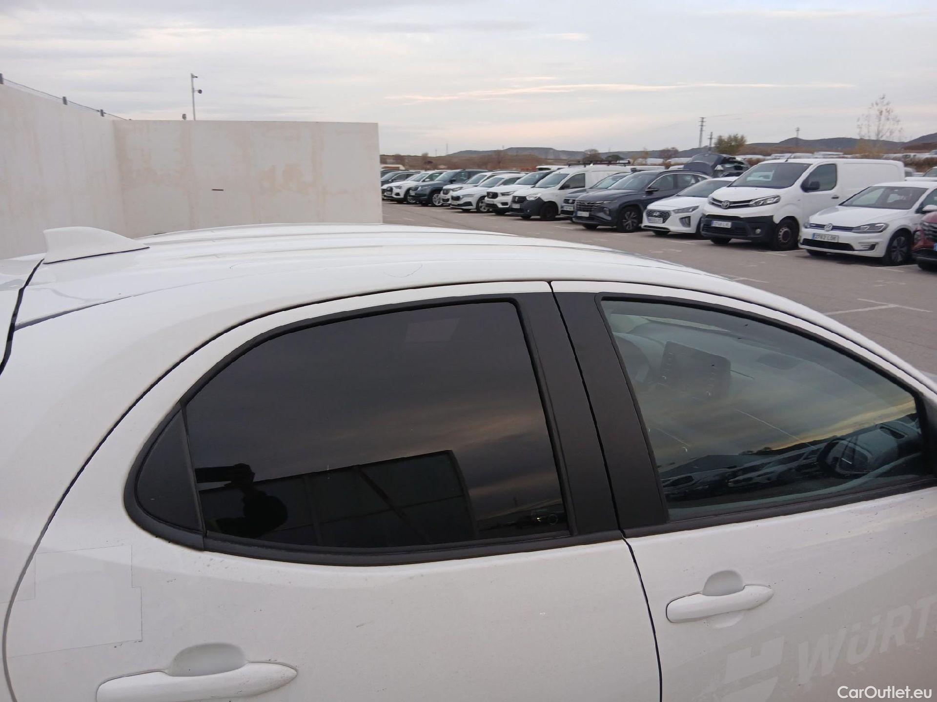  Toyota  Yaris TOYOTA  / 2020 / 5P / berlina con portón 1.5 120H Business Plus #14