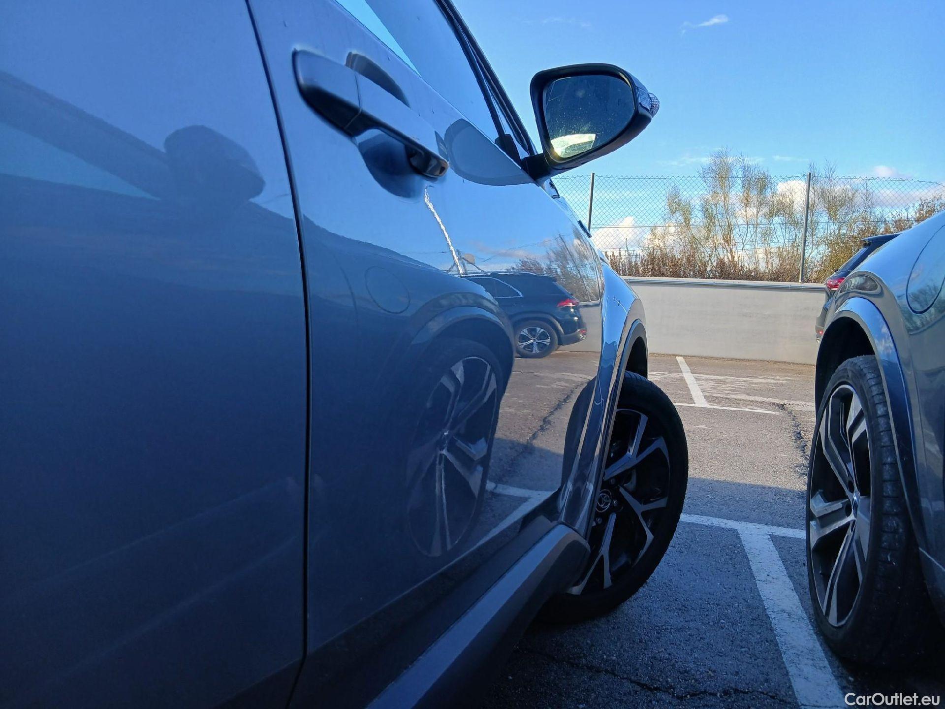  Toyota  C-HR TOYOTA  / 2019 / 5P / todoterreno 1.8 125H Advance #32