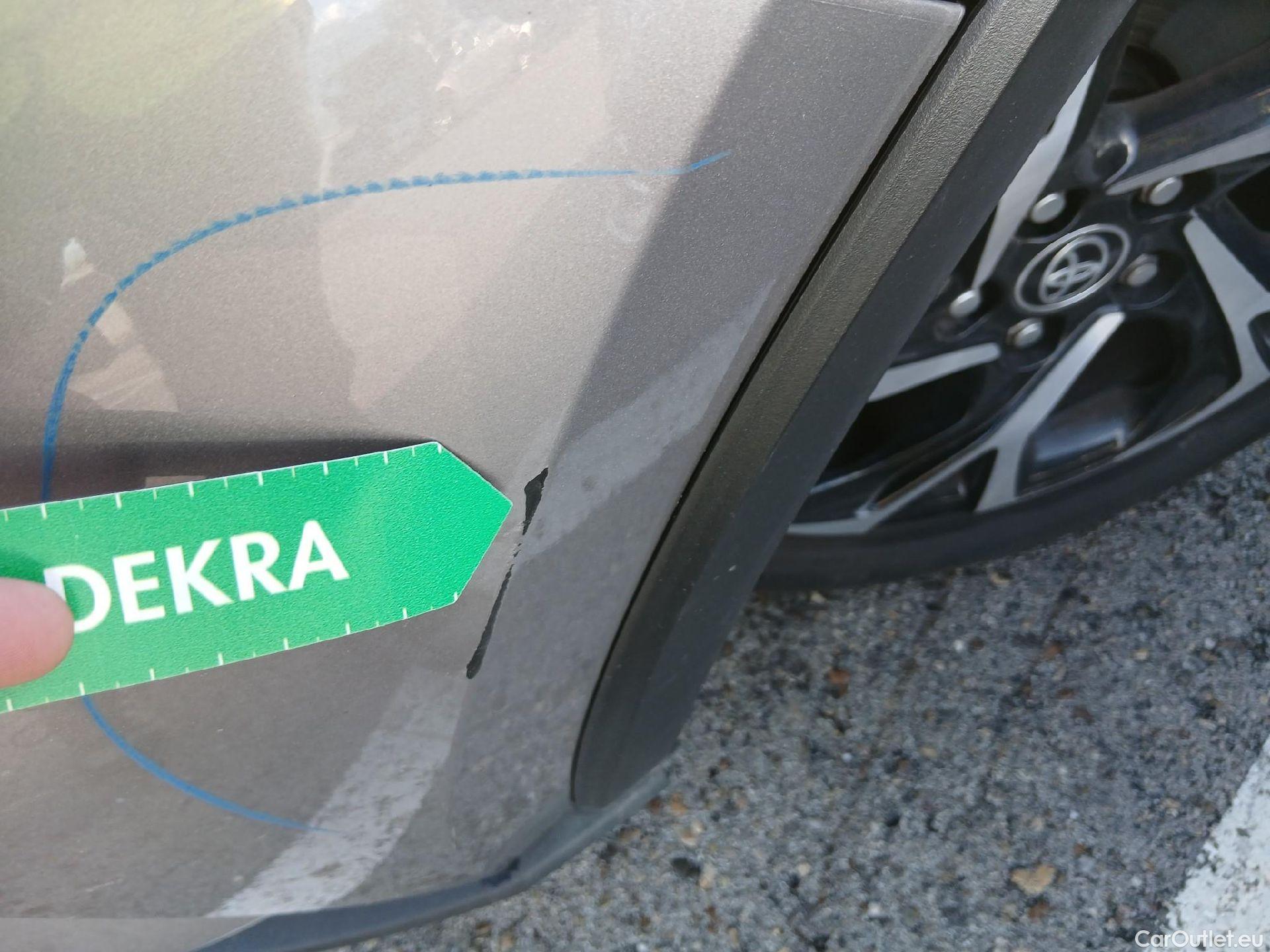  Toyota  C-HR TOYOTA  / 2019 / 5P / todoterreno 1.8 125H Advance #18