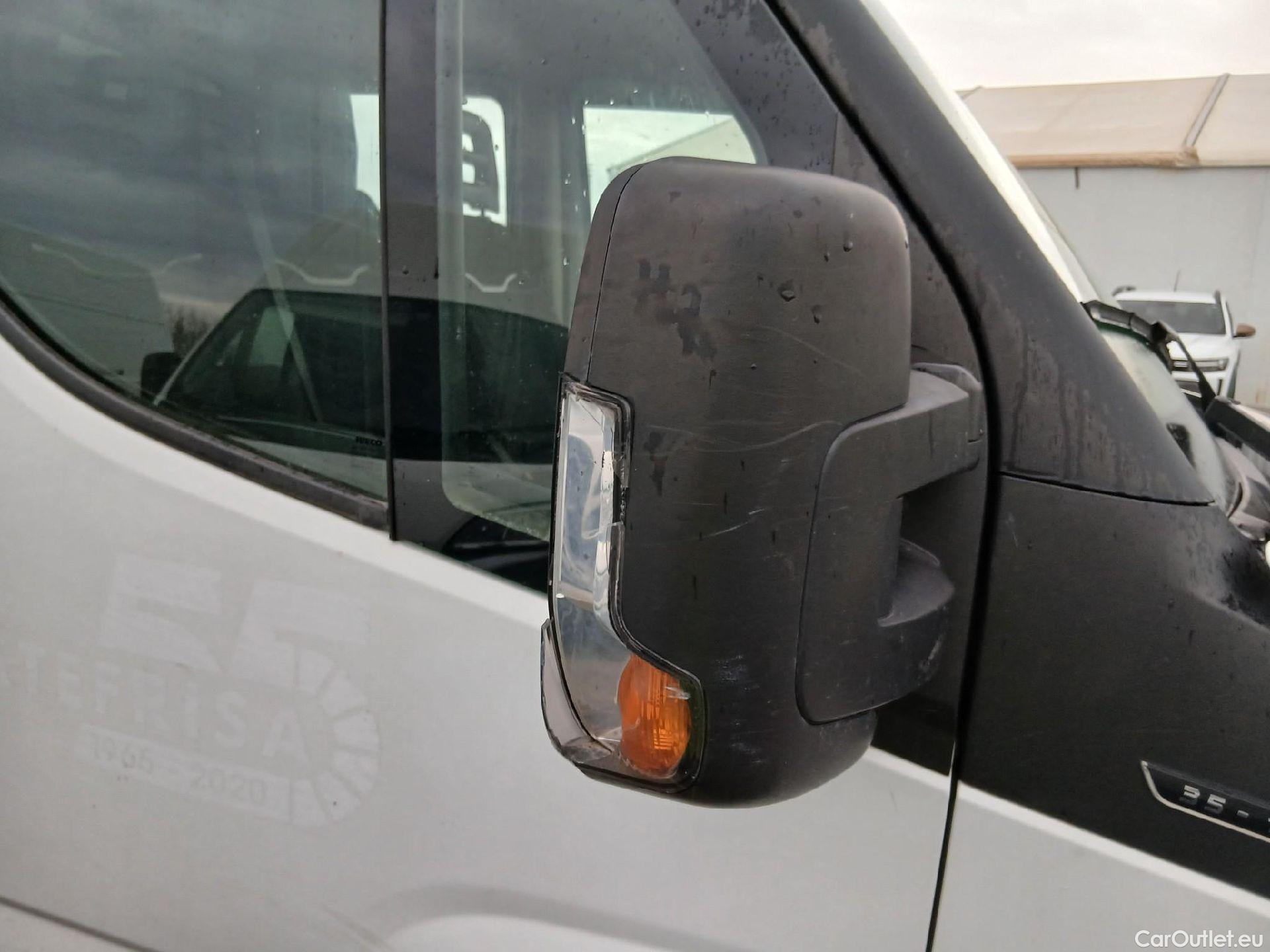  Iveco  Daily IVECO  / 2014 / 4P / chasis doble cabina 35C 14 D 3750 #38