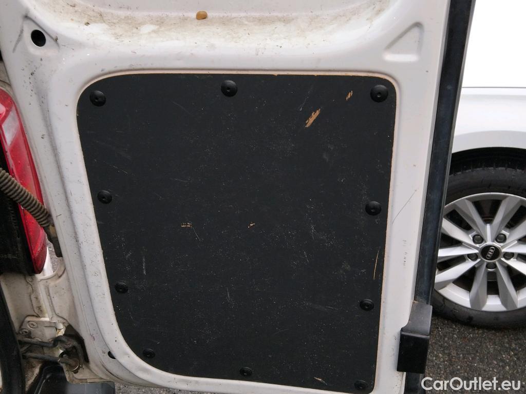  Volkswagen  Caddy VOLKSWAGEN  / 2015 / 4P / furgón derivado de turismo Profesional Furgón 2.0 TDI 75kW BMT (CX) #21