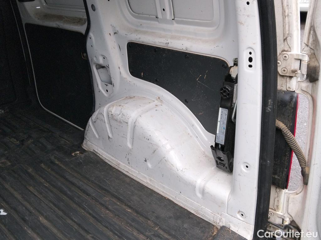  Volkswagen  Caddy VOLKSWAGEN  / 2015 / 4P / furgón derivado de turismo Profesional Furgón 2.0 TDI 75kW BMT (CX) #3