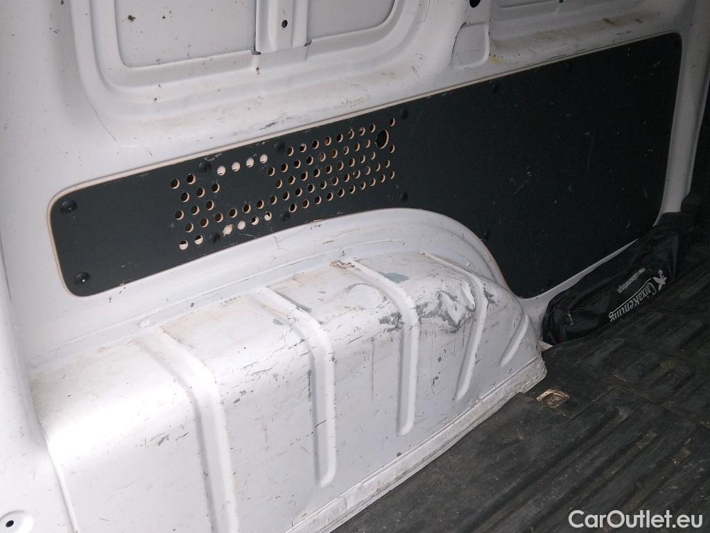  Volkswagen  Caddy VOLKSWAGEN  / 2015 / 4P / furgón derivado de turismo Profesional Furgón 2.0 TDI 75kW BMT (CX) #6