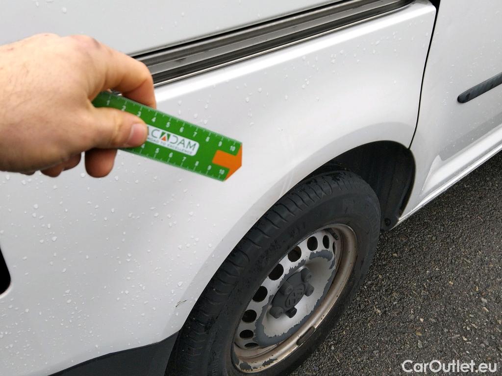  Volkswagen  Caddy VOLKSWAGEN  / 2015 / 4P / furgón derivado de turismo Profesional Furgón 2.0 TDI 75kW BMT (CX) #26