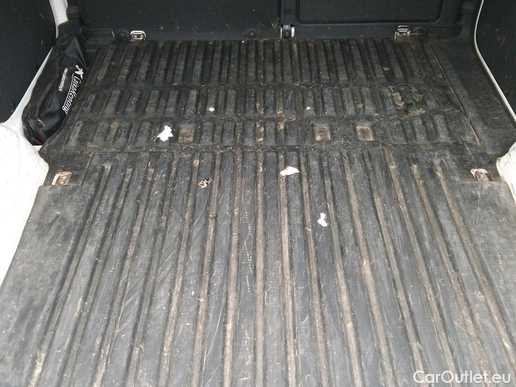  Volkswagen  Caddy VOLKSWAGEN  / 2015 / 4P / furgón derivado de turismo Profesional Furgón 2.0 TDI 75kW BMT (CX) #44