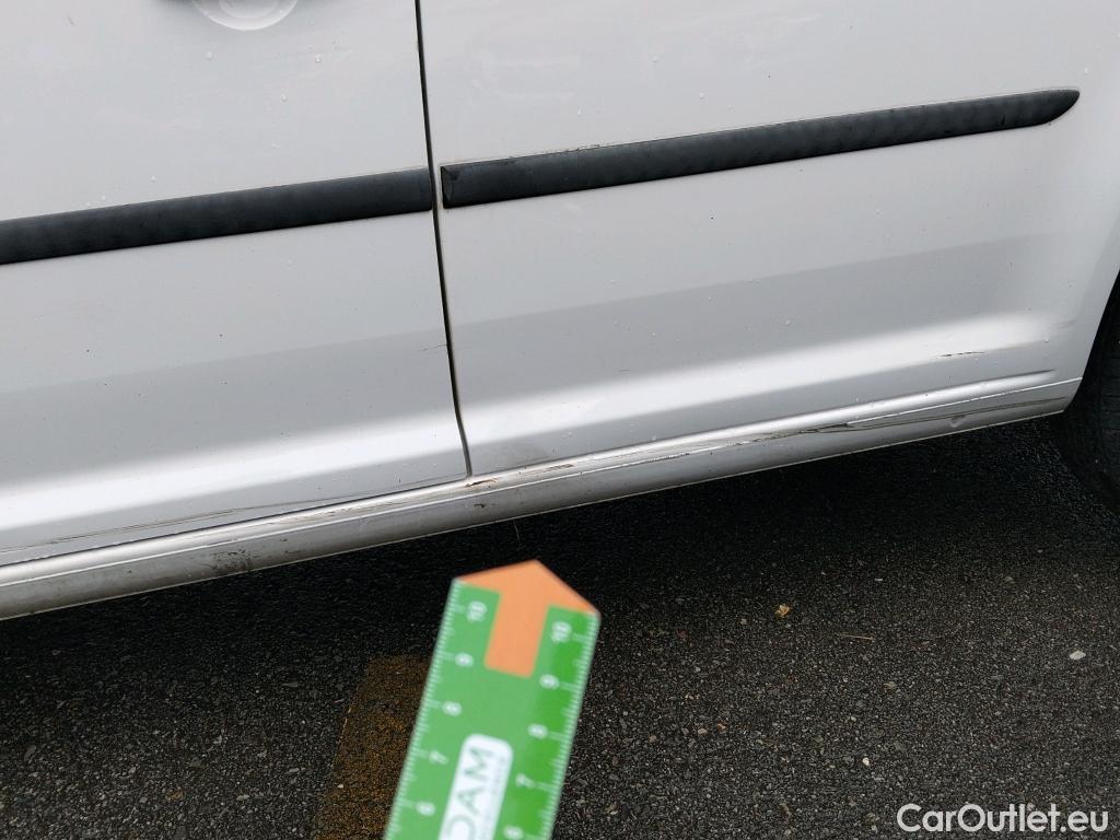  Volkswagen  Caddy VOLKSWAGEN  / 2015 / 4P / furgón derivado de turismo Profesional Furgón 2.0 TDI 75kW BMT (CX) #2