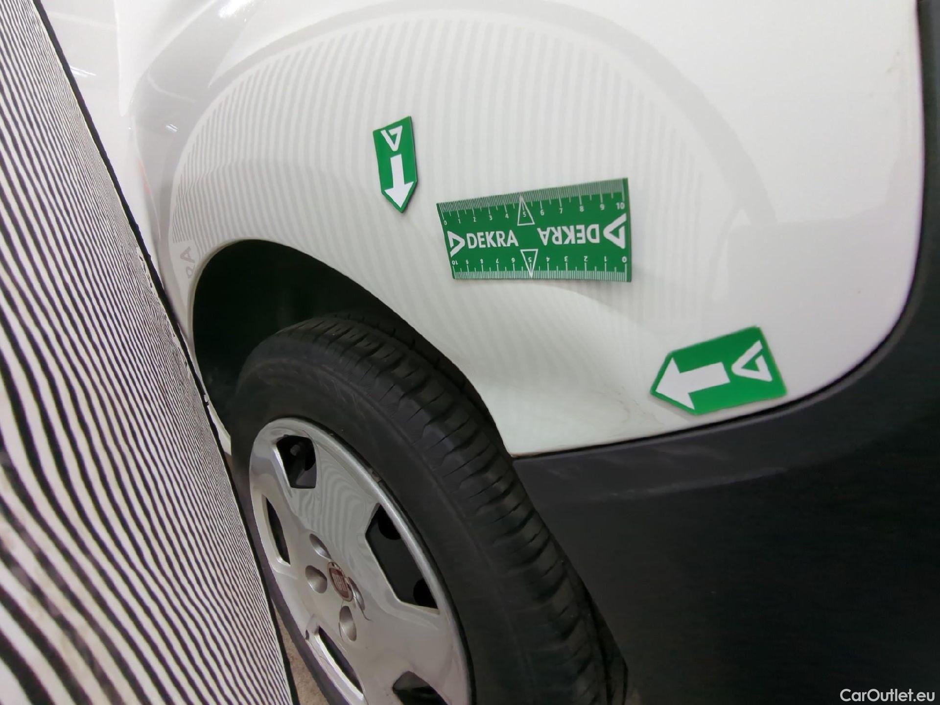  Fiat  Fiorino FIAT  / 2016 / 4P / Fourgonnette 1.3 Multijet 80 Pack Professional Nav #32