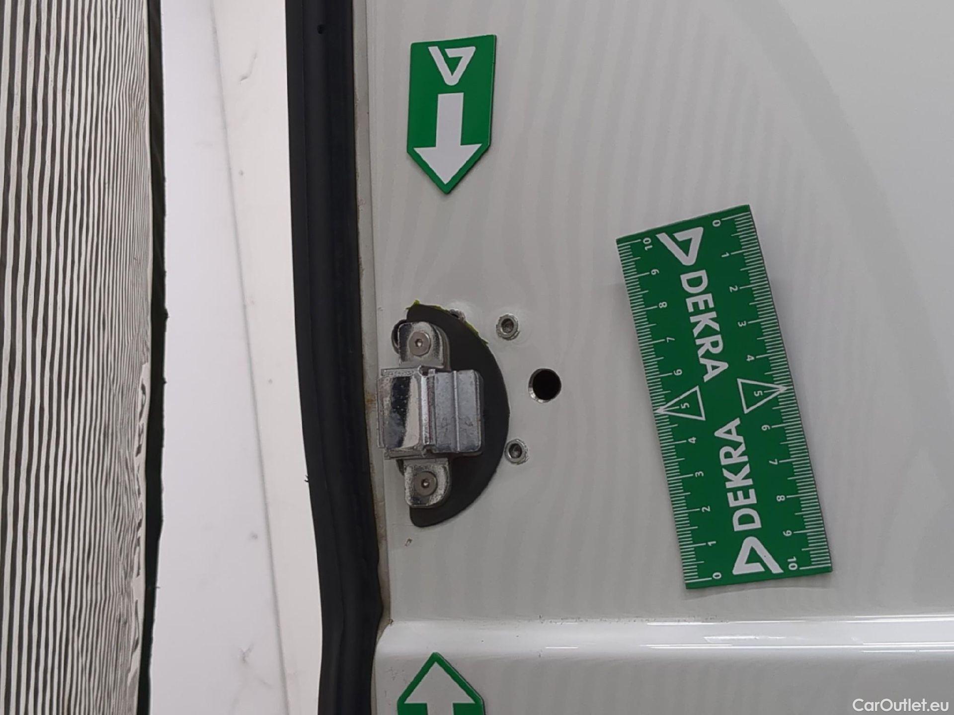  Fiat  Fiorino FIAT  / 2016 / 4P / Fourgonnette 1.3 Multijet 80 Pack Professional Nav #41