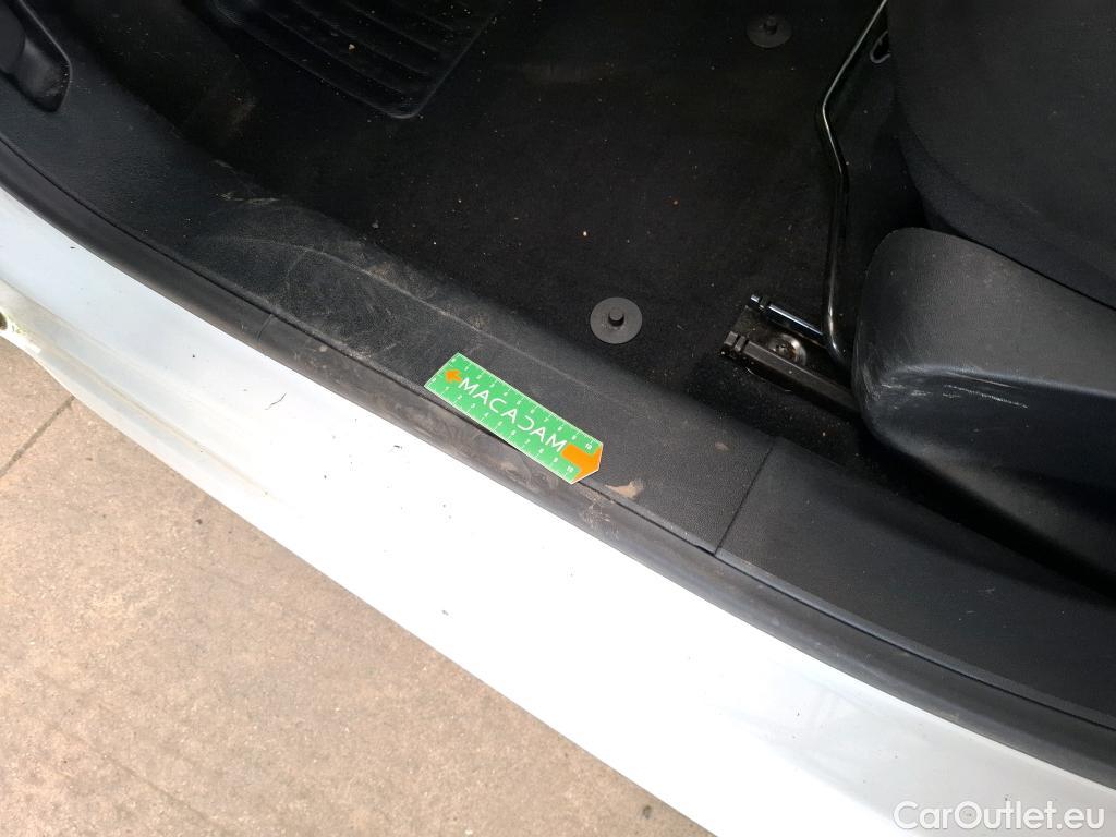  Peugeot  208  Affaire Premium 1.6 HDi 75CV BVM5 E6 #20