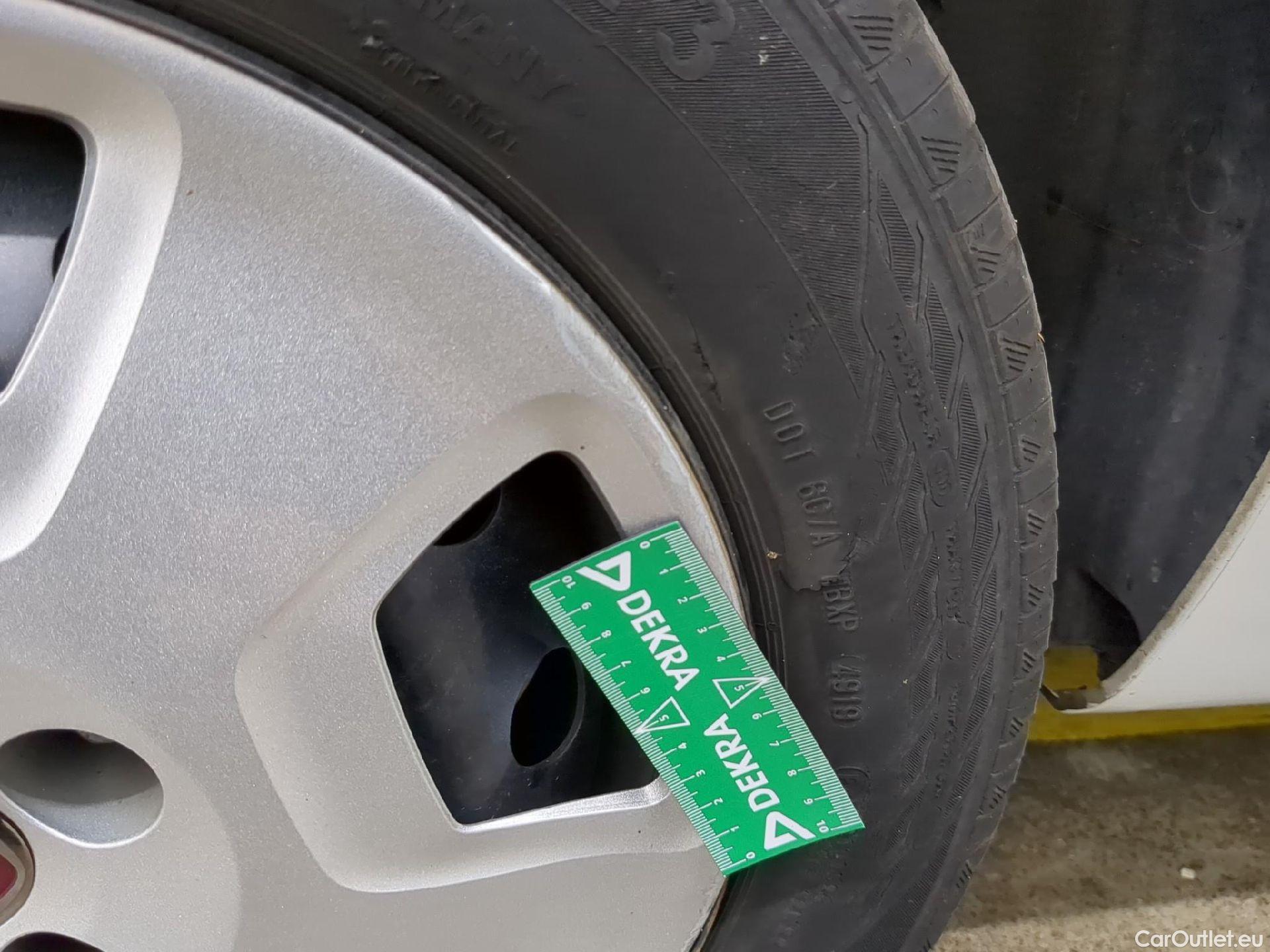  Fiat  Fiorino FIAT  / 2016 / 4P / Fourgonnette 1.3 Multijet 80 Pack Professional Nav #2