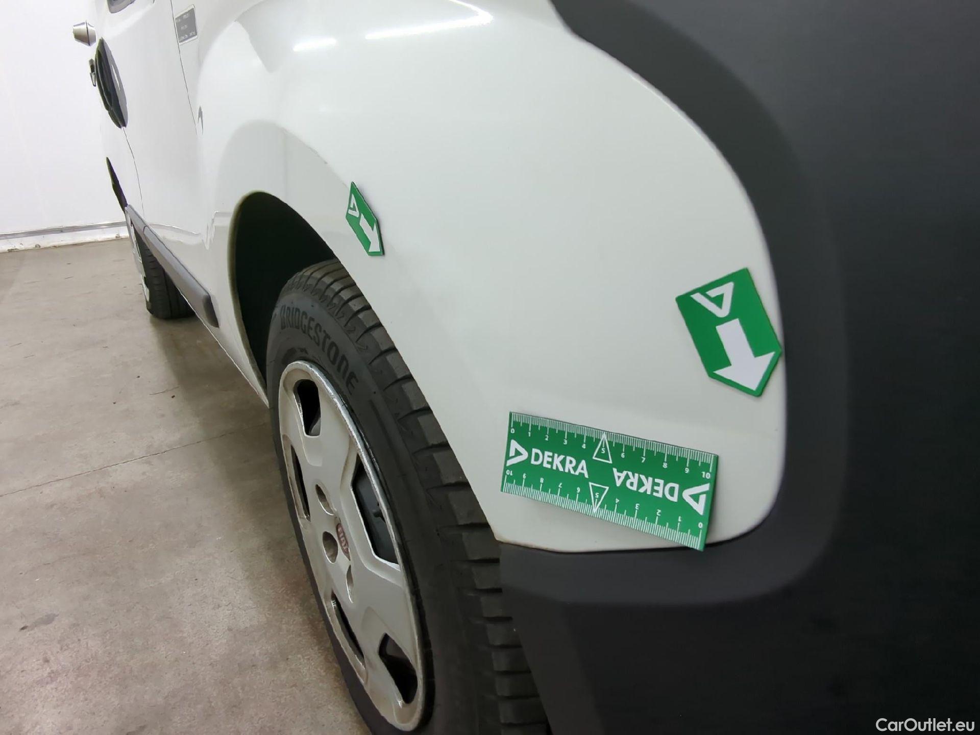  Fiat  Fiorino FIAT  / 2016 / 4P / Fourgonnette 1.3 Multijet 80 Pack Professional Nav #28