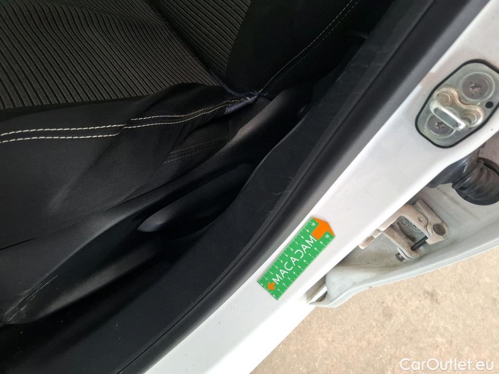  Peugeot  208  Affaire Premium 1.6 HDi 75CV BVM5 E6 #26