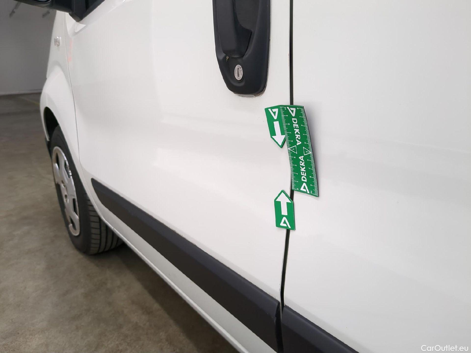  Fiat  Fiorino FIAT  / 2016 / 4P / Fourgonnette 1.3 Multijet 80 Pack Professional Nav #31