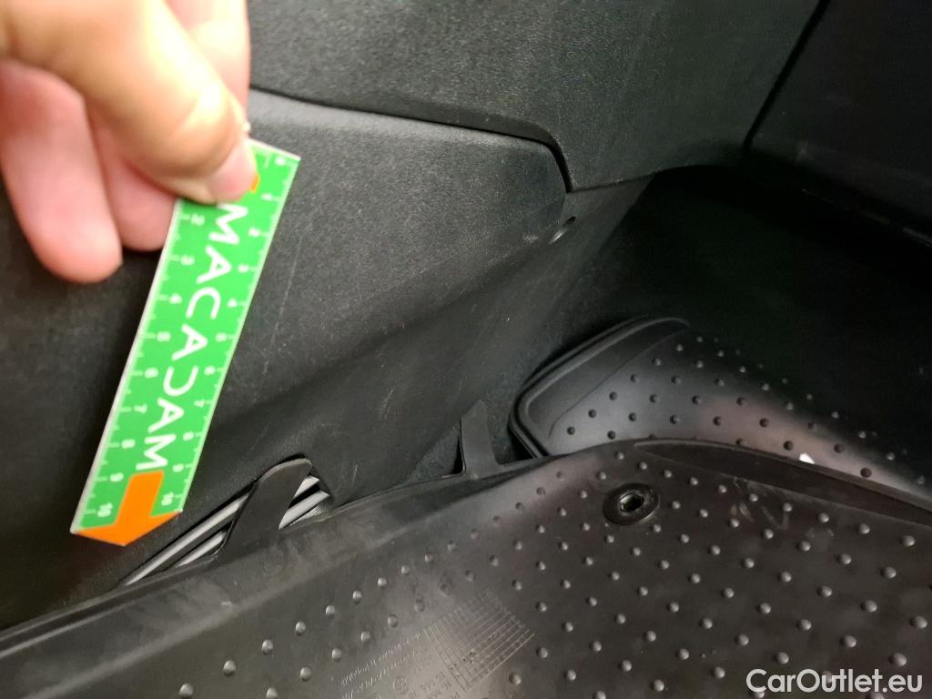  Peugeot  208  Affaire Premium 1.6 HDi 75CV BVM5 E6 #25