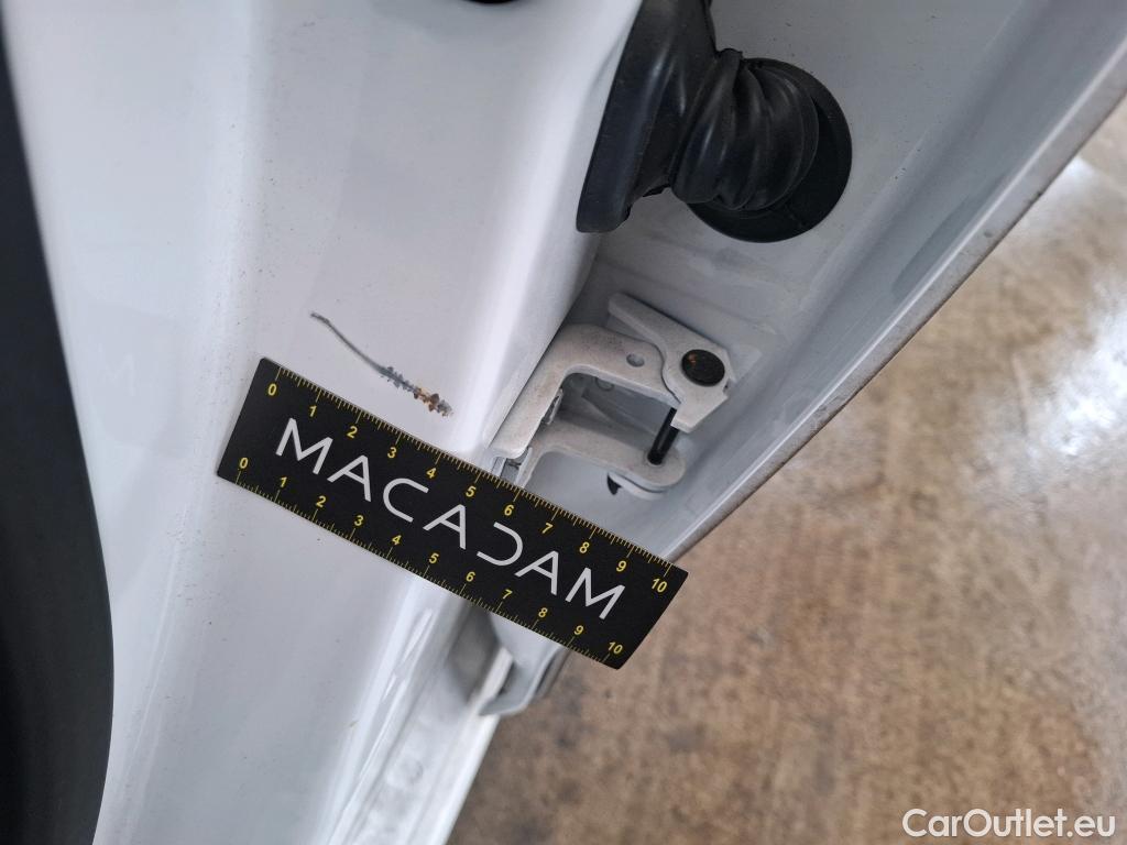  Peugeot  208  Affaire Premium Pack 1.6 HDi 75CV BVM5 E6 #52