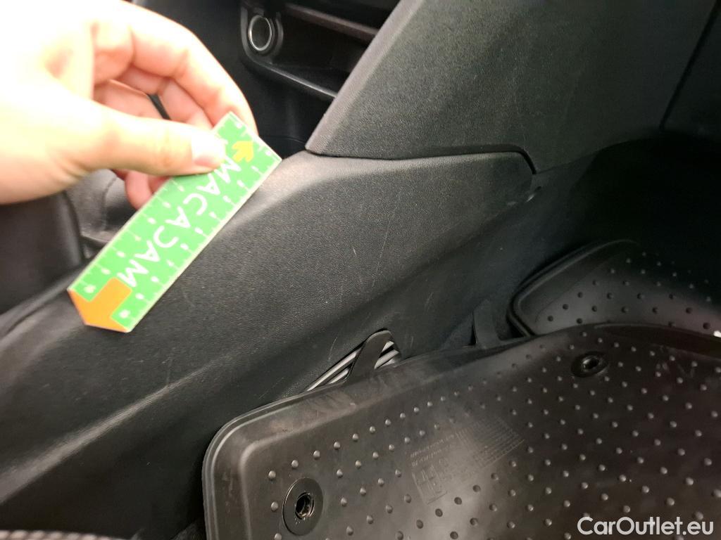  Peugeot  208  Affaire Premium 1.6 HDi 75CV BVM5 E6 #24