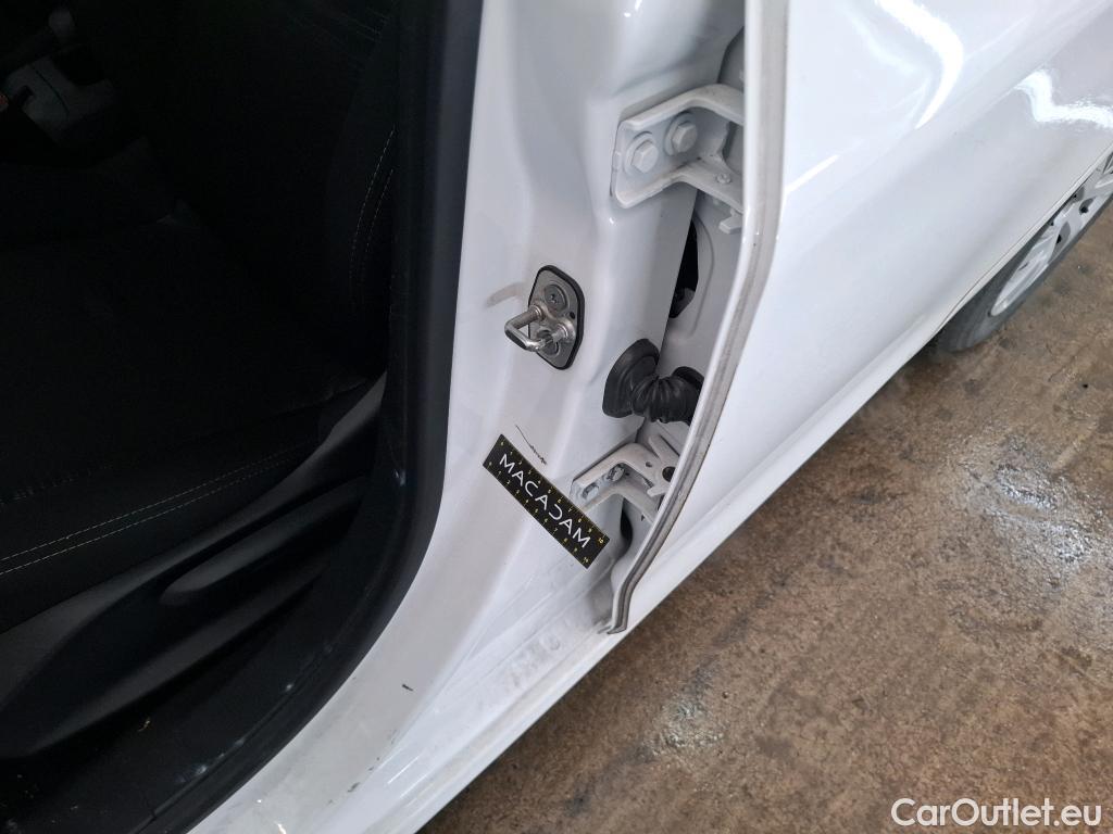  Peugeot  208  Affaire Premium Pack 1.6 HDi 75CV BVM5 E6 #51