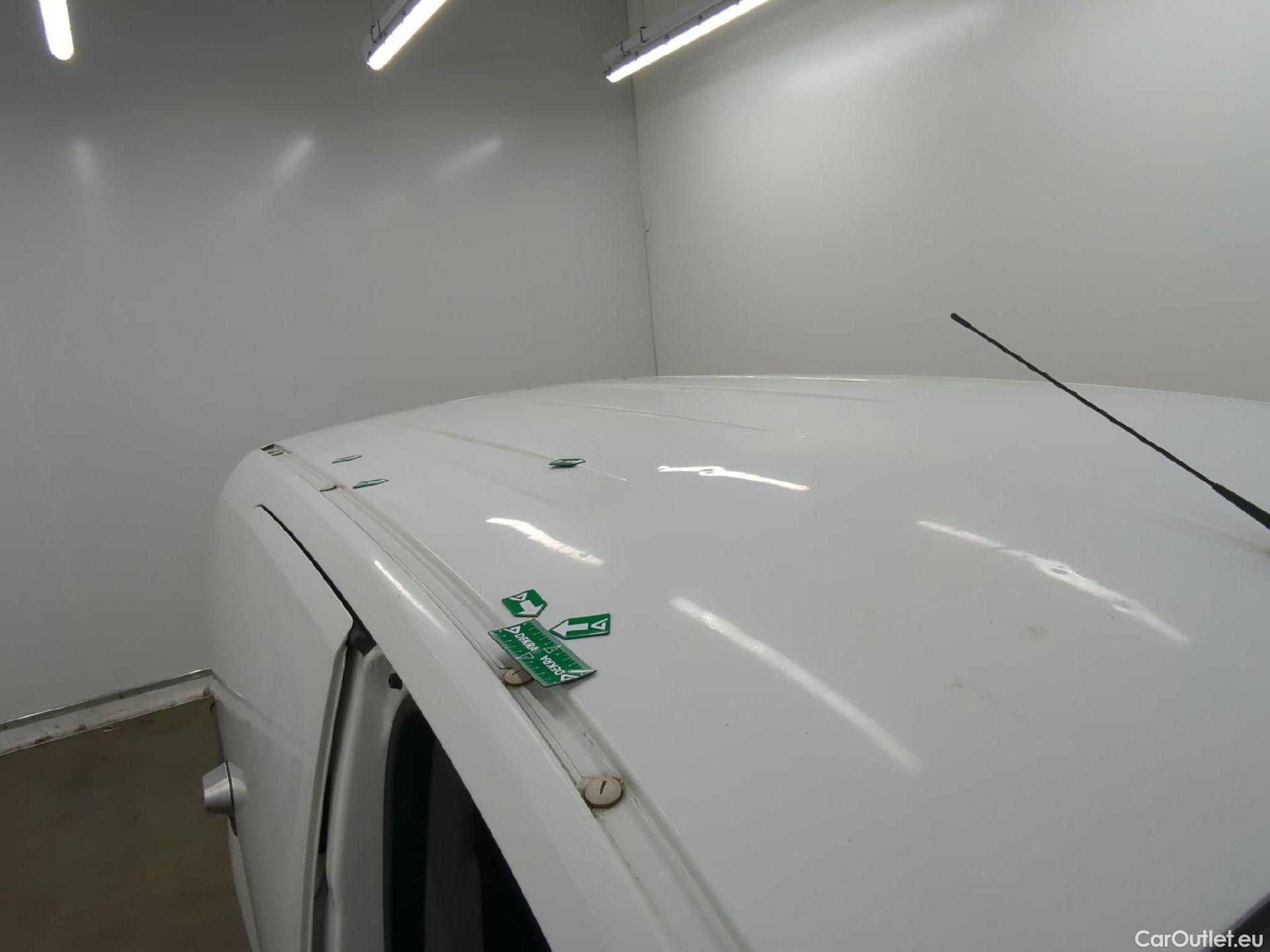  Fiat  Fiorino FIAT  / 2016 / 4P / Fourgonnette 1.3 Multijet 80 Pack Professional Nav #23