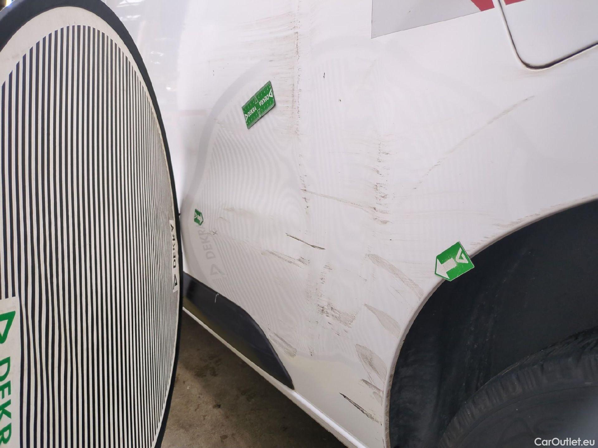  Peugeot  Expert PEUGEOT  VU 4p Fourgon 2.0 BlueHDi 120 S&S Standard Premium P. #28